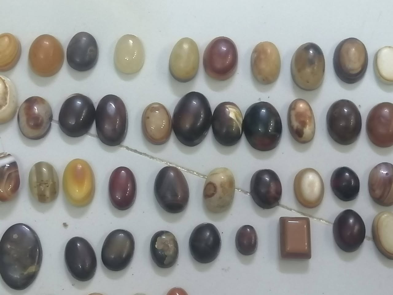 حجر يماني طبيعي اصلي من أمه ذمة القطعة ١٠ الف... و٥ قطع ب٤٠ الف وتوصيل... يماني على الفحص
