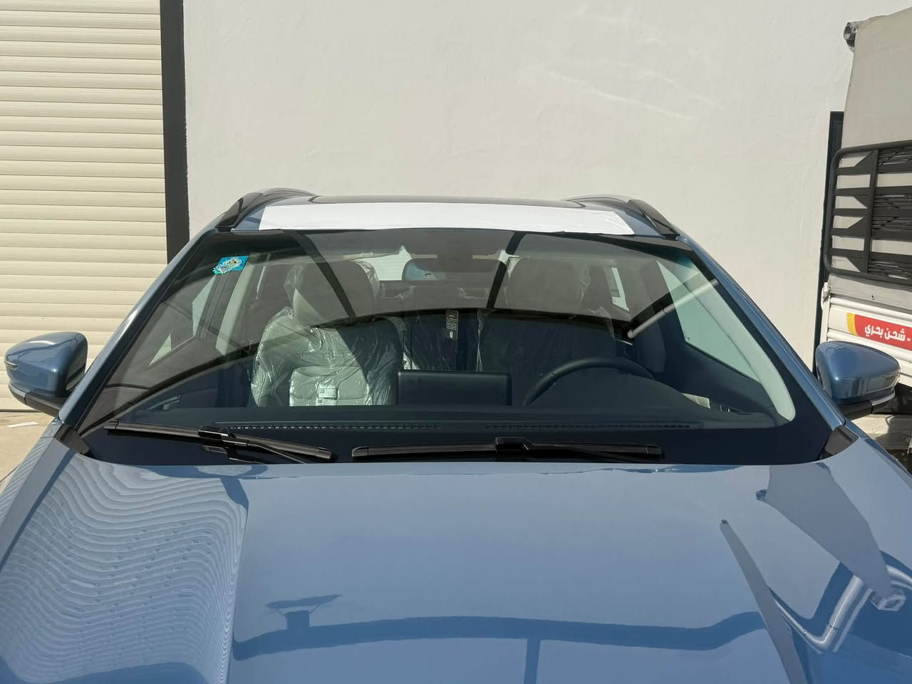جيتور X70 1.5L Luxury

الموديل: 2026 (خليجي)

العداد: 7000

بعدها بحالة الوكالة

رقم بغداد بأسمي 

للتواصل وات ساب ماسنجر

***********

المحرك: 4 أسطوانات L1.5تيربو 156 حصان حقن متعدد النقاط

عزم الدوران (نيوتن-م): 230

ناقل الحركة: اوتوماتيكي دبل كلاتش من 6 سرعات

استهلاك الوقود: 7.8 لتر لكل 100 كم

الضمان الأساسي:  بعدها ضمن الضمان 
10 سنوات 
لون مميز 🚙 ازرق بحري 

المواصفات 

* إطارات قياس 20 إنچ

* فتحة سقف بانوراما 

*  الصندوق الكهربائي 

* مثبت سرعة 

* كاميرات 360 للرؤية المحيطية

*حساسات امامية وخلفية

 * شاشة عرض ترفيهية قياس 12.3 انج 

*شاشة عرض معلومات القيادة قياس 10.2 انج

*نظام صوتي من 8سماعات عالية الجودة

* نظام أبل كاربلاي وأندرويد أوتو لاسلكي

* شاحن هاتف لاسلكي سريع

*مقصورة الركاب من الجلد الفاخر 

*مقعد السائق كهربائي

*عدد صفوف المقاعد 3 (7 ركاب) 

*مصابيح أمامية و خلفية أوتوماتيكية ليد LED مع مصابيح نهارية

* المرايا الخارجية كهربائية و مدفئة مع خاصية التعتيم التلقائي

*ماسحات الزجاج الأمامي مع حساس للمطر

* دخول ذكي (بصمة) 

* خاصية إغلاق النوافذ وفتحة السقف عن بعد

*فلتر تنقية الهواء (N95)

*مسند الذراع الوسطي مع ثلاجة

 *انماط قيادة متعددة 

* وسائد هوائية امامية وجانبية

*نظام الفرامل اليديوية الأوتوماتيكي (Autohold)

*نظام التحكم بنزول المنحدرات

* نظام المساعدة لصعود المرتفعات

*نظام مراقية ضغط الاطارات

*نظام المكابح المانعة للانغلاق ABS

*نظام التحكم بالثبات ESC

السعر 25.100.00 مليون وبيهه مجال
