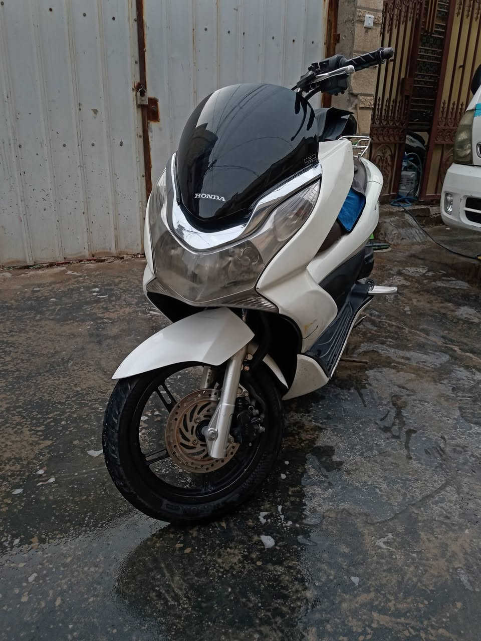 سلام عليكم
دراجه للبيع pcx جيل الاول 
مقفوله عامه مكينه خرسه  كهربائية كامله
سعر مليون وبيهة مجال للطيب 🌹 
رقم ***********

