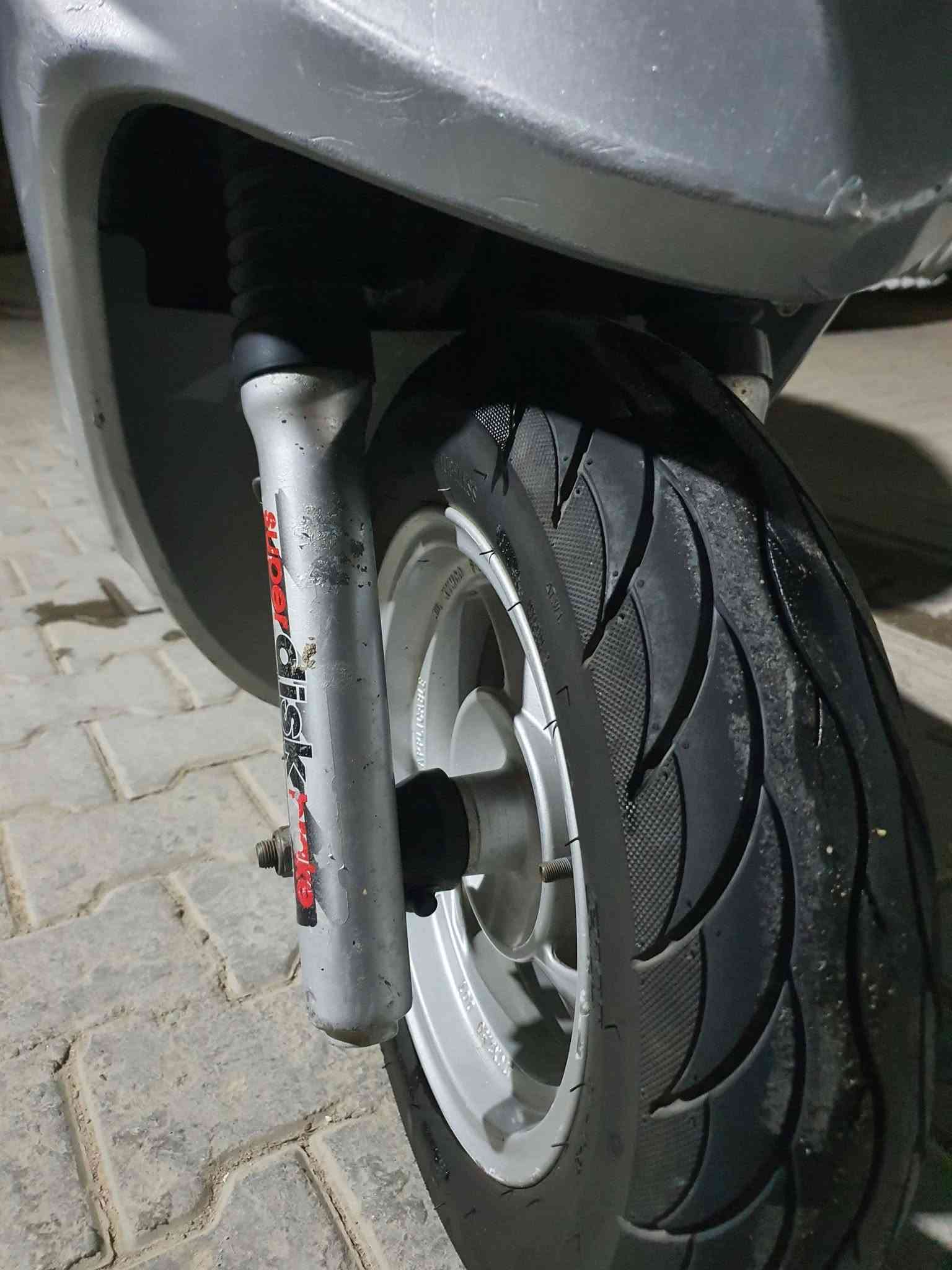 السعر 750بيها مجال
كامكو جي 4 مكينة مامفتوحه شوفة العين النضافه يشهد الله حاوية تخم كامل زنون رون زوج تايرات جدد بعدهن بخطتهن دبلات جدد كفرات شخط مابيهن تجي وتفحص مضمومة بالبيت مامتفرغ 
مكاني النجف الكوفة 
اتصل أو واتساب ***********
