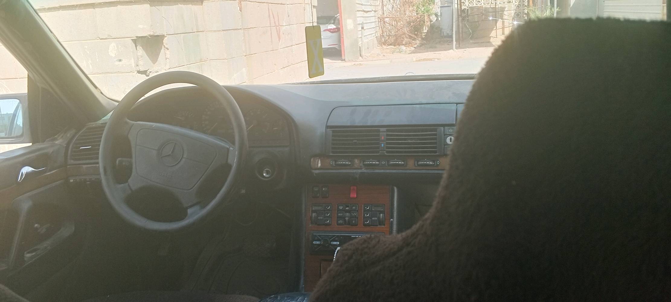 مرسيدس شبح موديل92رقم بغداد السياره بلاديه صدر امامي جديد وخلفي جديد تخم تاير محركها مامحور التابوت البلادي 6سلندر الكير مالها البلادي السياره كل ميكانيكياتها جديده وشغاله كل مشكله مابيها السعر55وبيها مجال للطيبين