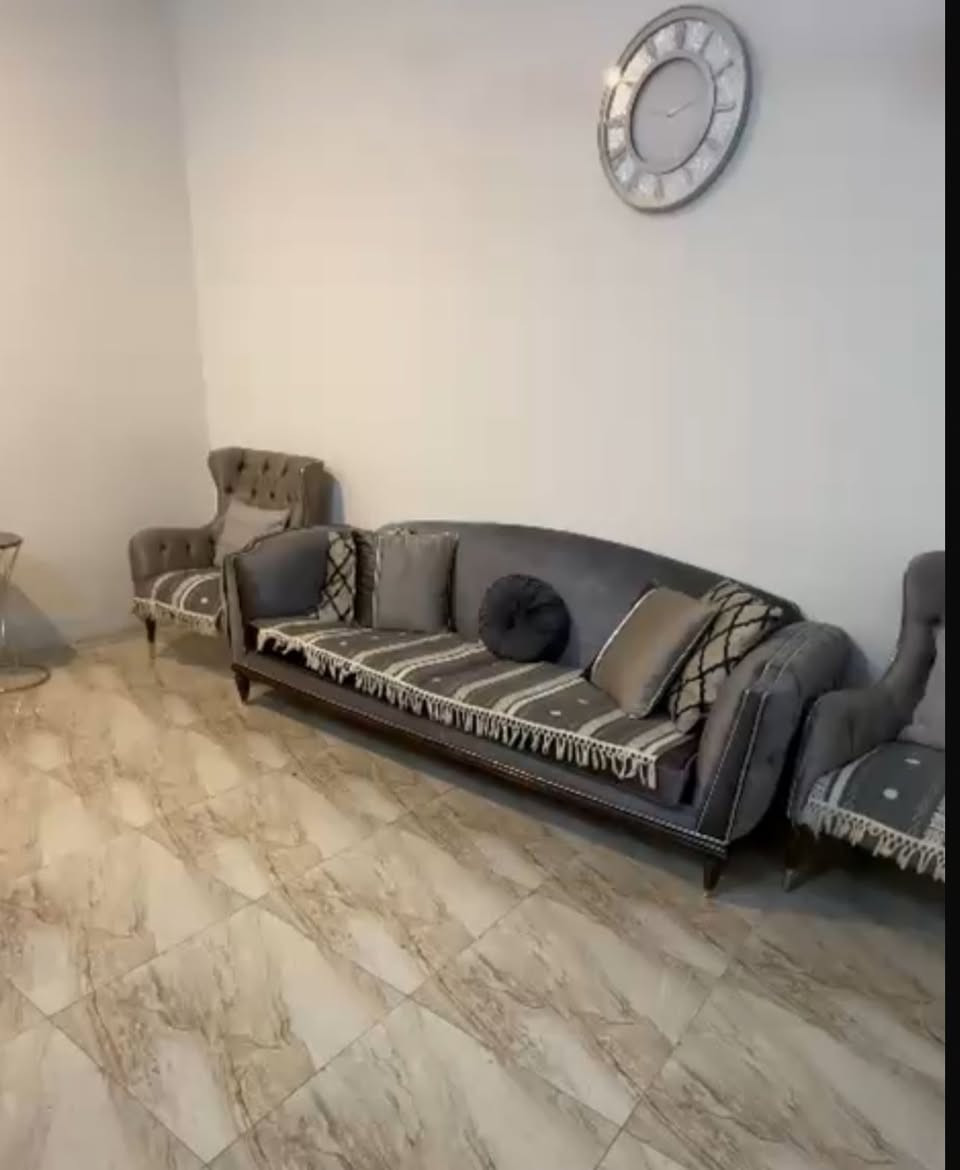 السلام عليكم تخم رصاصي طوخ جديد تركي السعر ٥٠٠ وبي مجال ٨مقاعد
العنوان البلديات للتواصل خاص او على الرقم
***********
