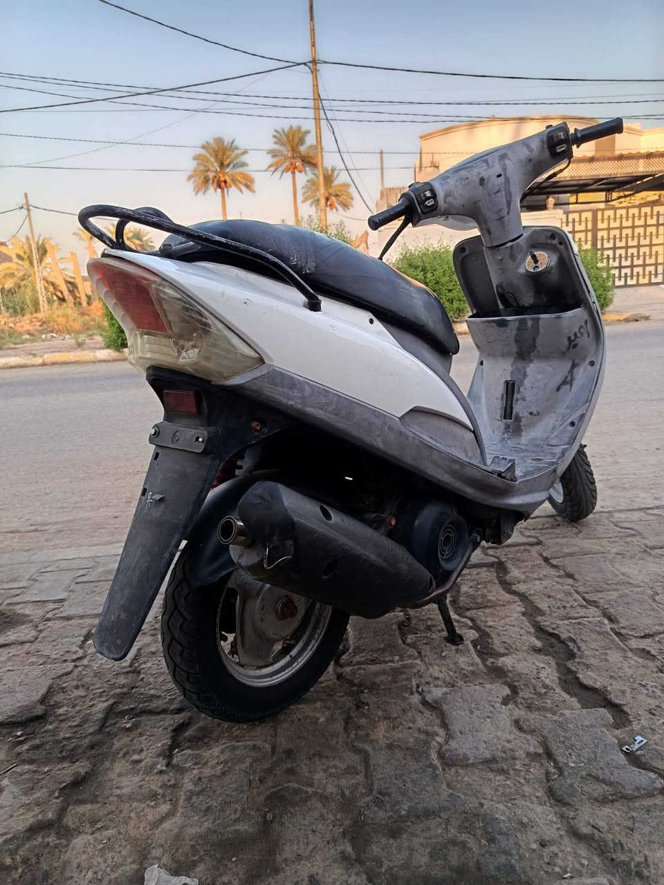 للبيع كله شغال كرهبايات ما ناقصهه شي الدراجه خير من الله نكره سلف مكينه خرسه شلعه ونعومه السعر ٥٠٠ مكاني شاميه صلاحيه ***********
