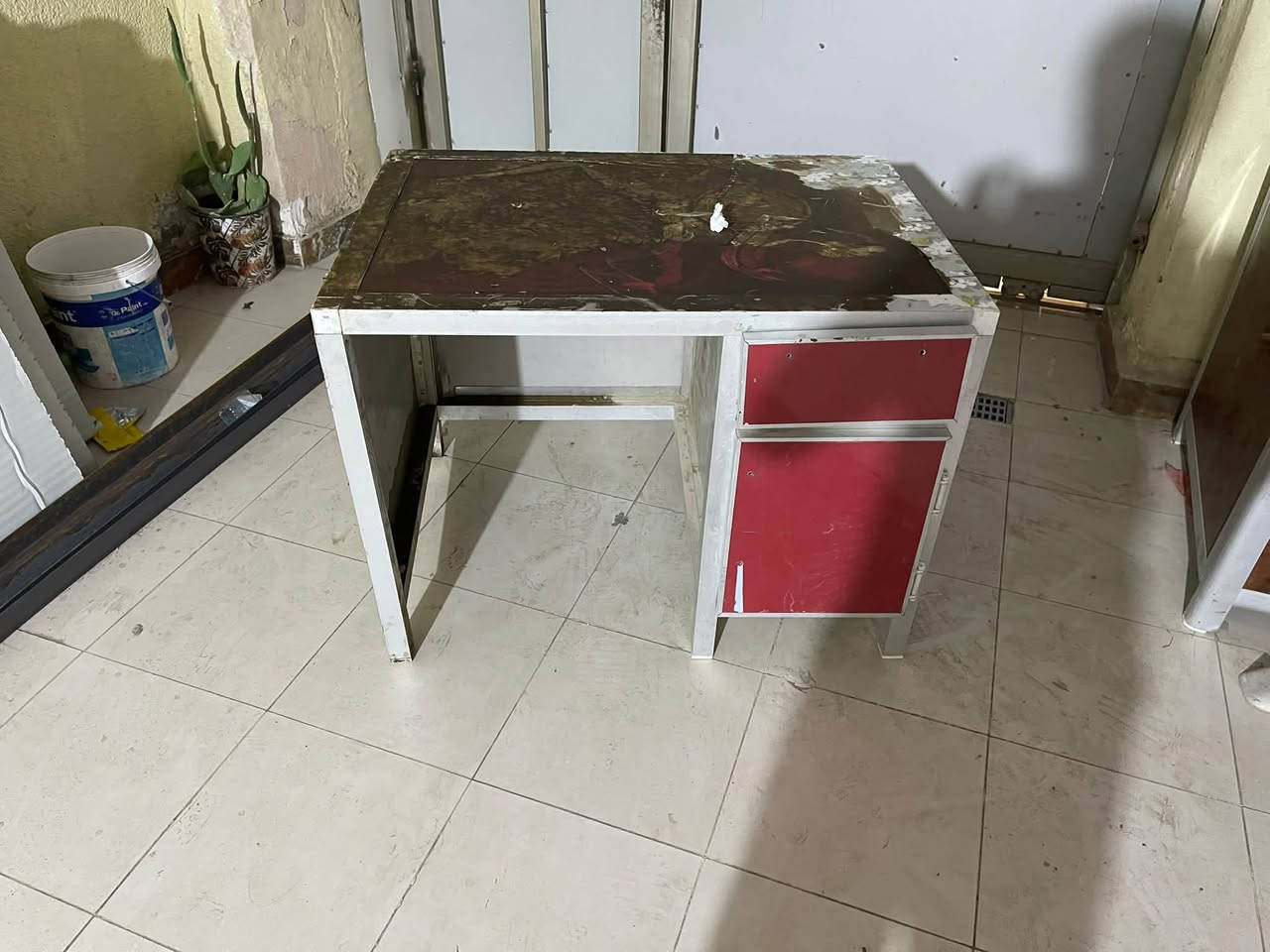 ميز مكتبي • المنيوم • ٢ قطع