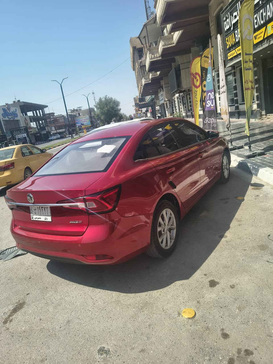 للبيع ام جي فايف موديل ٢٣ كومفورت نص فول كفالة عامة ماشية ٢٤ الف و٧٠٠ ، السيارة ضمان وادامتها يم الوكالة ، السيارة نظيفة وجاهزة ما عايزة اي شي السعر ٩٨ ورقة وبيها مجال شي بسيط حگ الجية ، مكان السيارة حلة شارع ٨٠ للتواصل خاص او على الرقم ***********
