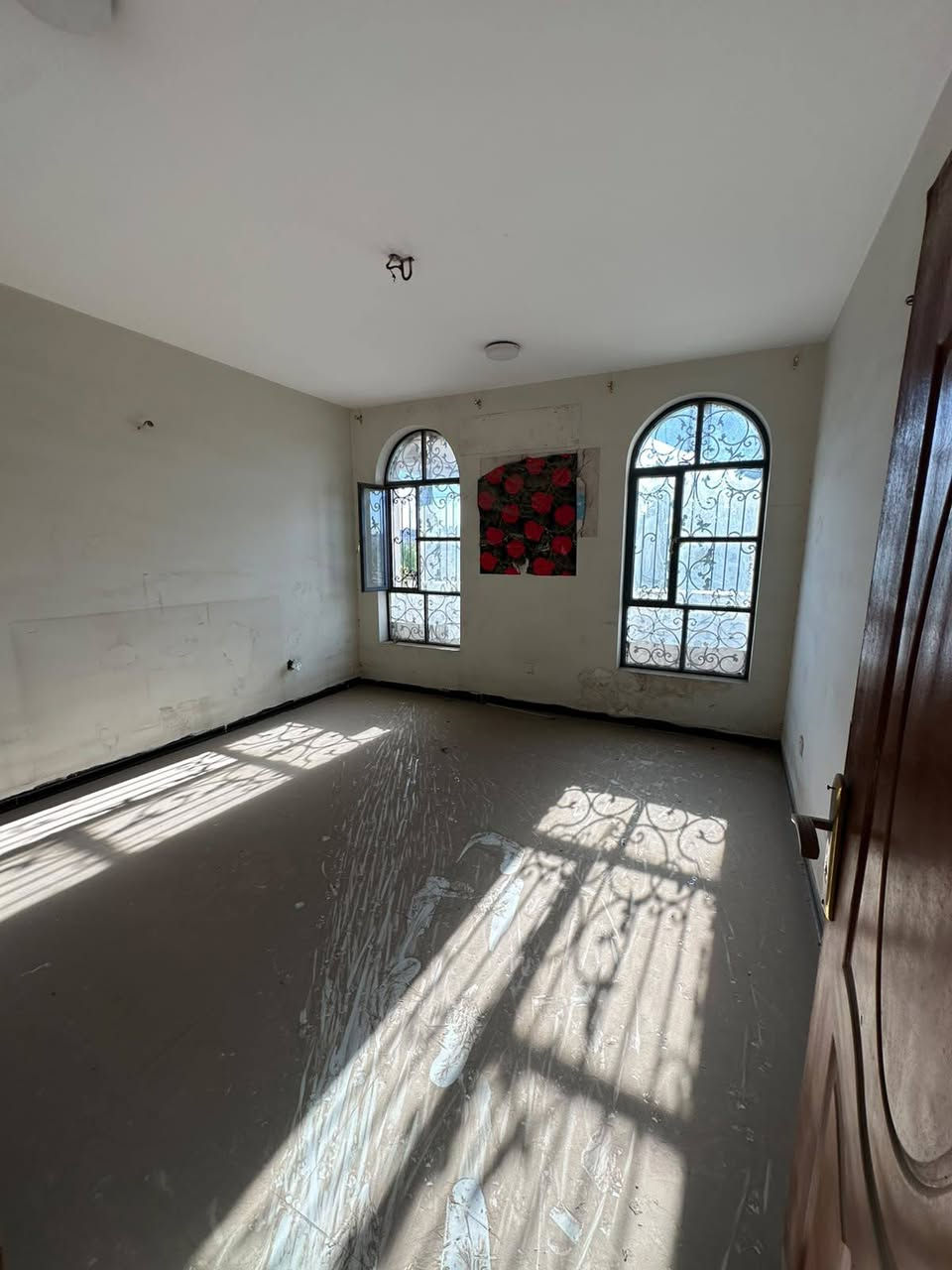 🏡 للإيجار في السيدية | عقار مميز
📍 الموقع: خلف جامعة الشعب
📐 المساحة: 150م² – طابقين تونات

✨ مواصفات العقار:
• 4 غرف نوم
• صالة
• هول
• مطبخ
• خدمات
• كراج
• تشجير خلفي 🌿

💰 بدل الإيجار الشهري: مليون ونصف دينار
🔹 مع مجال بسيط

🏢 يتوفر حصراً لدى مكتب حلم عقاري

📞 للتواصل والاستفسار:
***********

📍 مكتب حلم عقاري – ثقتكم عنوان نجاحنا
