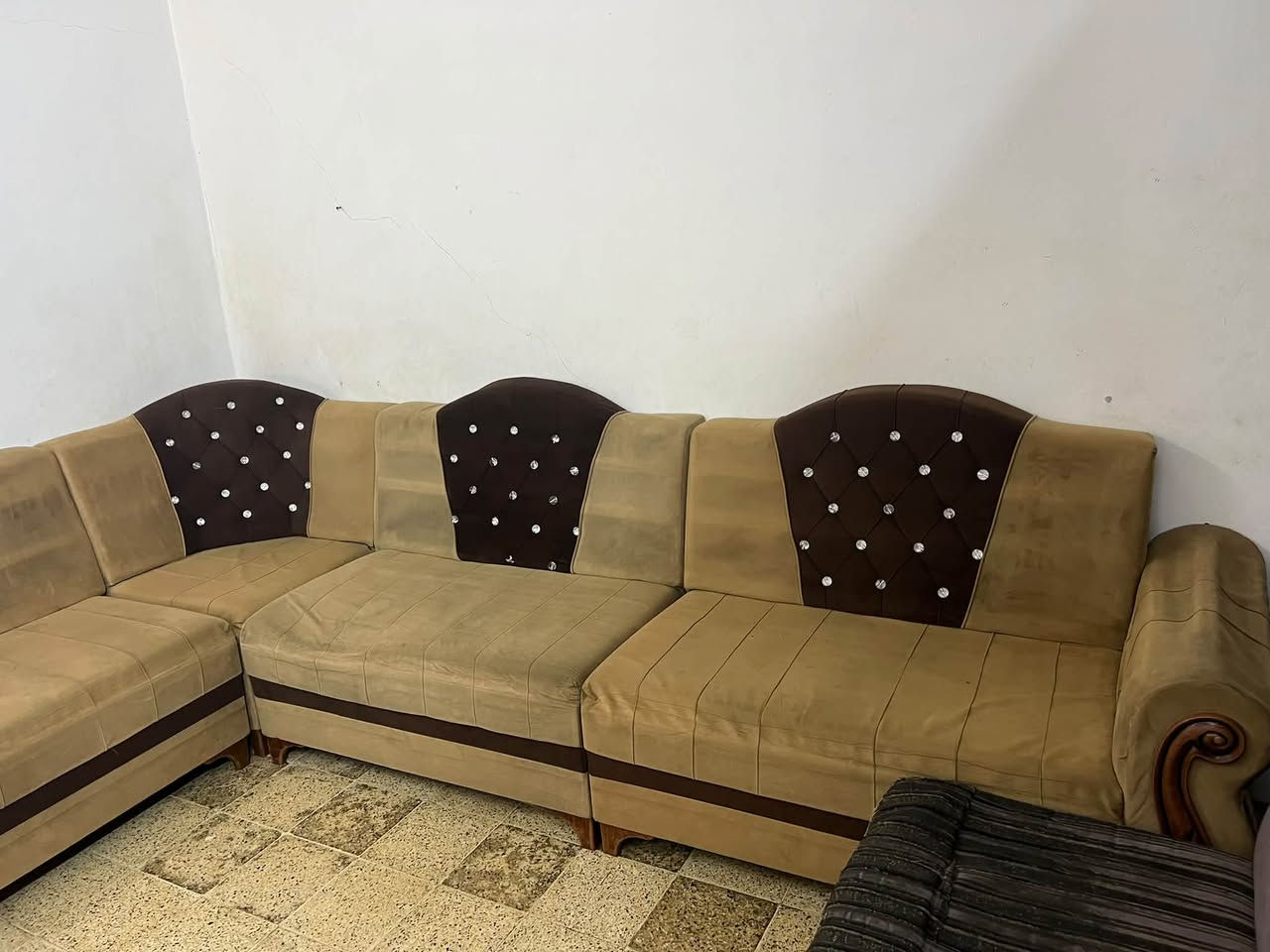 السلام عليكم  طخم للبيع ٦٠ الف وبينو مجال الاتصال ع رقم ‭***********‬
