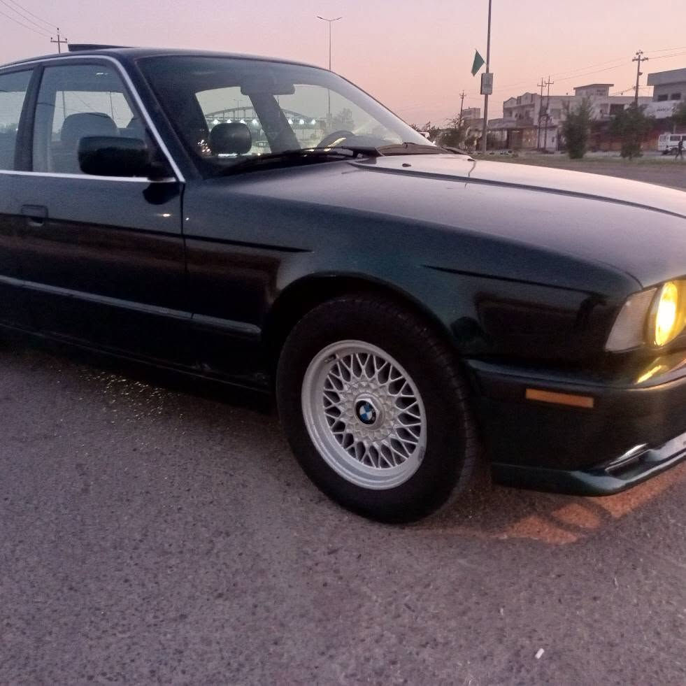 سلام علیکم اخوان. بی ام موديل 1991 حجم 520بيلاد كير عادي كير و محرك شرط شرط مابي صرف و بخار ولا صوت مكينة كبس سيارة بدون ضربة بدون غياس فول مواصفات فقط كير و تبريد تدفيئة يشتغل حيل ثلج 🥶 صقف سلايت اربع جامات كاربائي كشن جلد لايت حلقة زينون قفل مركزي تحكم سكان تحكم لايتات ويل حصير كاربائي كل يشتغل مصمعات بيلادي سنوي جديد لحد 2031 بأسمي شرط تحويل و وكالة سعر 52بي مجال 
***********
*********** كركوك, العراق
