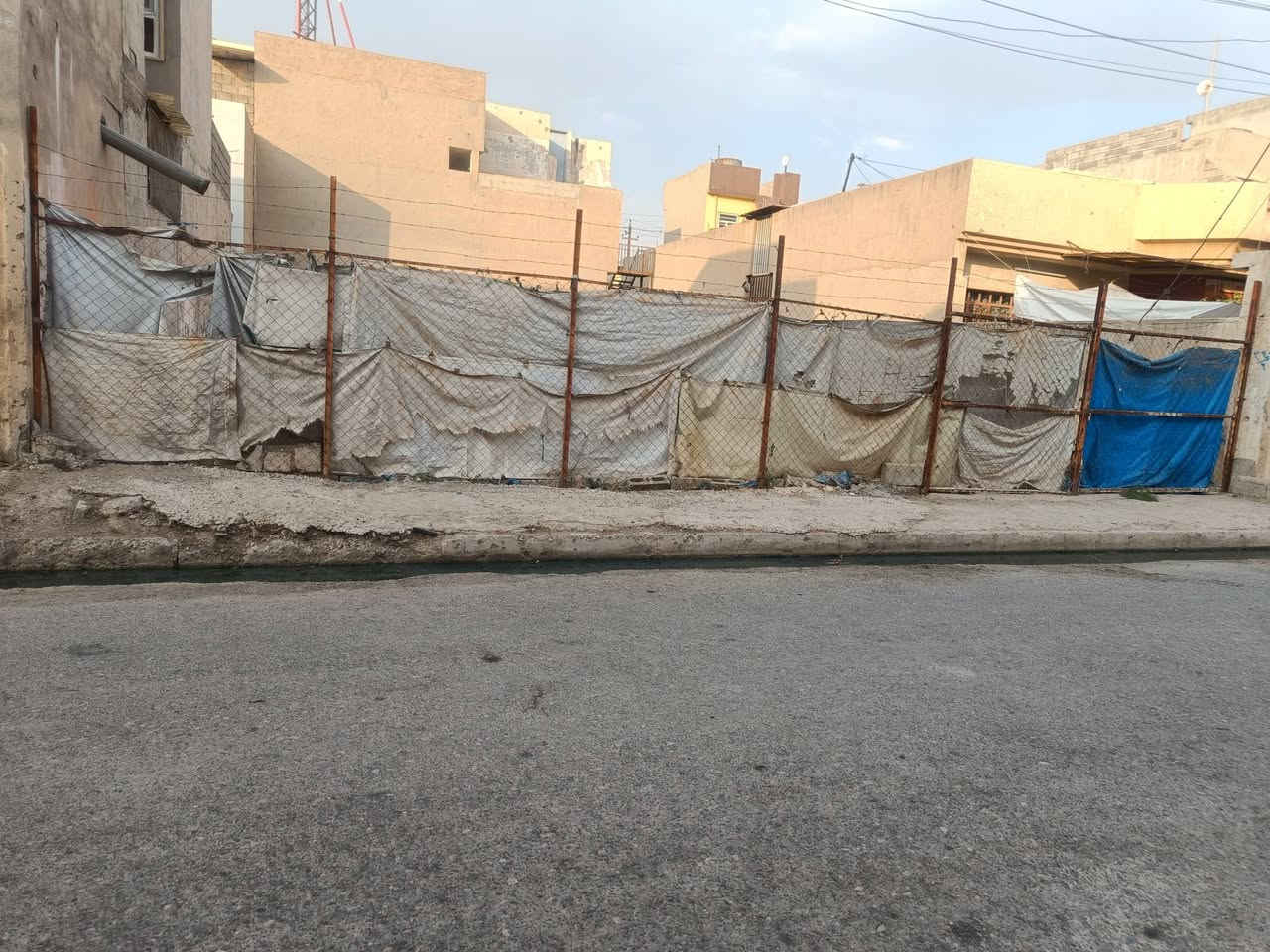 لدينا أرض سكنية للبيع 

سند طابو ملك صرف 

حي الصحة الأيسر قرب حي دوميز 

مساحة 250 متر 

للأستفسار مكتب قباء للعقار 

***********

