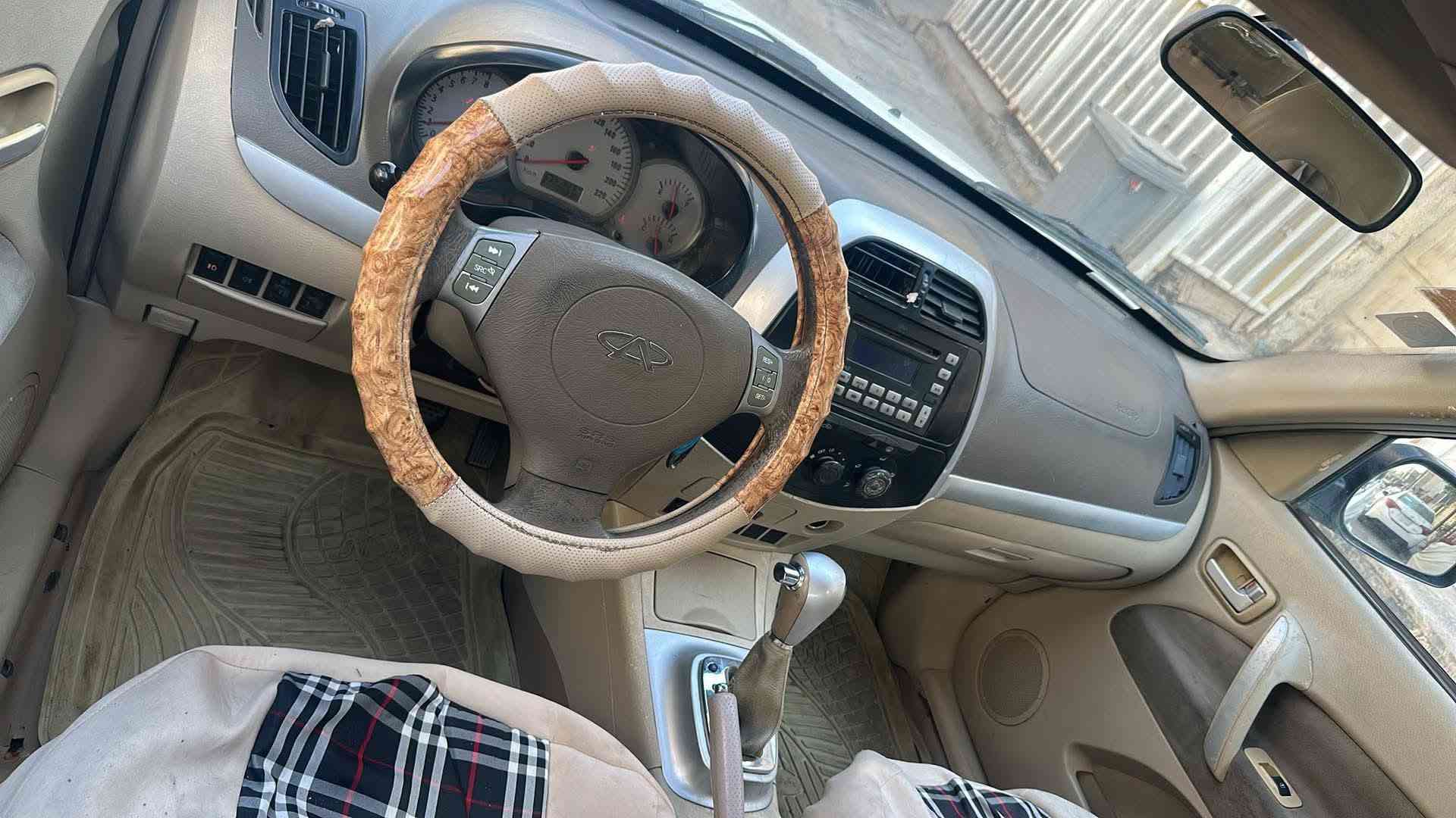 السلام عليكم 
السعر ٥٠ ورقه مجال بسيط
الاتصال ***********
شيري تيكو موديل ٢٠١٢
سياره جاهزه وكامله 
كير ميكانيكي
مكينه حجم ٢٠٠٠
السياره بدون لا ضربه ولا صبغ 
عده شويه بل جاملغ اليمنه. صبغ
ماشيه ١٣٥ ألف
كهربائيات كله بلاديه
مكاني بغداد شهداء السيديه
