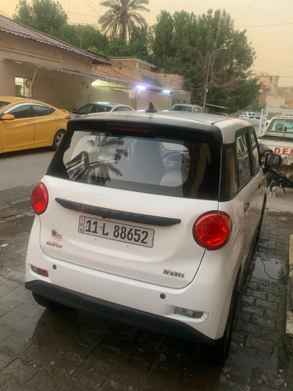 السلام عليكم
الحلوة نعومي للبيع
سيارة كهربائية ناعمة بس غرفتها واسعة
موديل ٢٠٢٣
ممشاها ٤٢،٠١١ كيلو
بيها ضربة باب خلف السايق ومتصلحة
وضربة حديثة موضحة بالصورة الدعامية وخدشة بالباب الخلفي 
كهربائياتها شغالة
صدر اشتغلته قبل شهر ونص
تايرات خلفي جدد قبل شهر
الزراكه صوندتها فالته ينراد ترجع لمكانها وتتثبت بشكل مضبوط بس مسويتها
بيها صوت خفيف اثناء الاستدارة بسبب الدرام شفت بدلته تحوير مو اصلي فرق اقل السانتيم ف كلي من البداية حيصير اكو صوت بس الي يشتريها يكدر يبدله بواحد من الشركة ويختفي كلشي
تمشيك ١٨٥ تقريباً
يطول شحنها ٥ ساعات ونصف
تسحب ٨-١٦-٣٢ امبير حسب خيارات الشاحنة
السيارة حلوة ومرتبة تاخذها تدعيلي
تنسى شي اسمه مصرف وعطلات لان مبيها غير بس ماء للزراكات وتحطها عالشحن
سعرها بالشركة حالياً موديل ٢٥ ب ١٤،٩٠٠
السعر المعروض ١١،٥٠٠ ومنختلف ان شاء الله ويه الشراي
مكانها بغداد اعضمية
شرط التحويل  
***********
