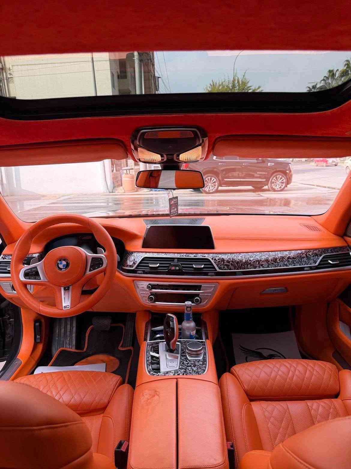 Bmw 740Li 2022 
قەپات مواسەفات ٥ پارچەی هەیە بۆنیت سبوخە و سەفحەی لای سەکنی کلێرە ئێرباگ بەس سوکان و شان سیستەمە بێ ژوورێ سەیارەکە زۆر پاک و خاوێن ماوەتەوە ١٠٠.٠٠٠کم رۆیشتووە ئەوەی مووشتەریە لە واتسئاپ تەلەفۆن کات:
*********** أربيل, العراق
