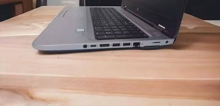 تخفيض الاسعار الكور سفن بسعر البلاش
مناسبة لبرامج الهندسة الاتوكاد و البوبجي 
لابتوب  HP ProBook كور سفن برام 8  كيكا و بهارد 256 ssd  بكرت شاشة شاشة داخلي 4 كيكا  و خارجي ٢ كيكا  بحجم 15.6  بسعر  ٢٧٥ الف دينار فقط ‼️

♦️HP ProBook 650 G2
لابتوب HP ProBook 650 G2

♦️Core i7 - 6th 
معالج كوراي 7- الجيل السادس 

♦️ Ram: 8  GB - DDR4 
رام 8 كيكا - نوع الرام DDR4 

♦️Hard Disk: 256  GB - SSD 
هارد 256 - نوع الهارد SSD

♦️GPU0: Intel (R) HD Graphics 520 - 4GB 
كرت شاشة داخلي انتل 4   كيكا
✅GPU 0: 4 GB intel HD Graphics 520 
✅GPU 1: 2GB AMD Radeon R7 M350
كارت شاشة خارجي من نوع AMD
✅CD and DVD مخرج سيدي 
✅VGA
✅Type-C
✅Sim card مكان السيم
♦️Keyboard: English - Arabic 
كيبورد ضوئي ليزري(انكليزي - عربي)

♦️Screen Size: 15.6 Inches 
حجم الشاشة 15.6

♦️ يحتوي على قرص DVD 📀 

🎁🎊  الهدايا والملحقات 🎊🎁

♡ حقيبة
♡ شاحنة اصلية 

⭐️ يوجد توصيل لجميع محافظات العراق 🚚
♡ 5 ألف بابل
♡ 7 ألف لجميع المحافظات.

📝 للحجز والاستفسار، 
يرجى التواصل معنا عبر ماسنجر الصفحة
او عبر الواتساب على الارقام الآتية: 
***********

♡ مركز نانو تكنولوجي 
لبيع وشراء اللابتوبات المستخدمة في العراق
العنوان: بابل - المحاويل - حي الاسرة 

ضمان  من اي عطل لعشرة أيام من تاريخ التسليم.
