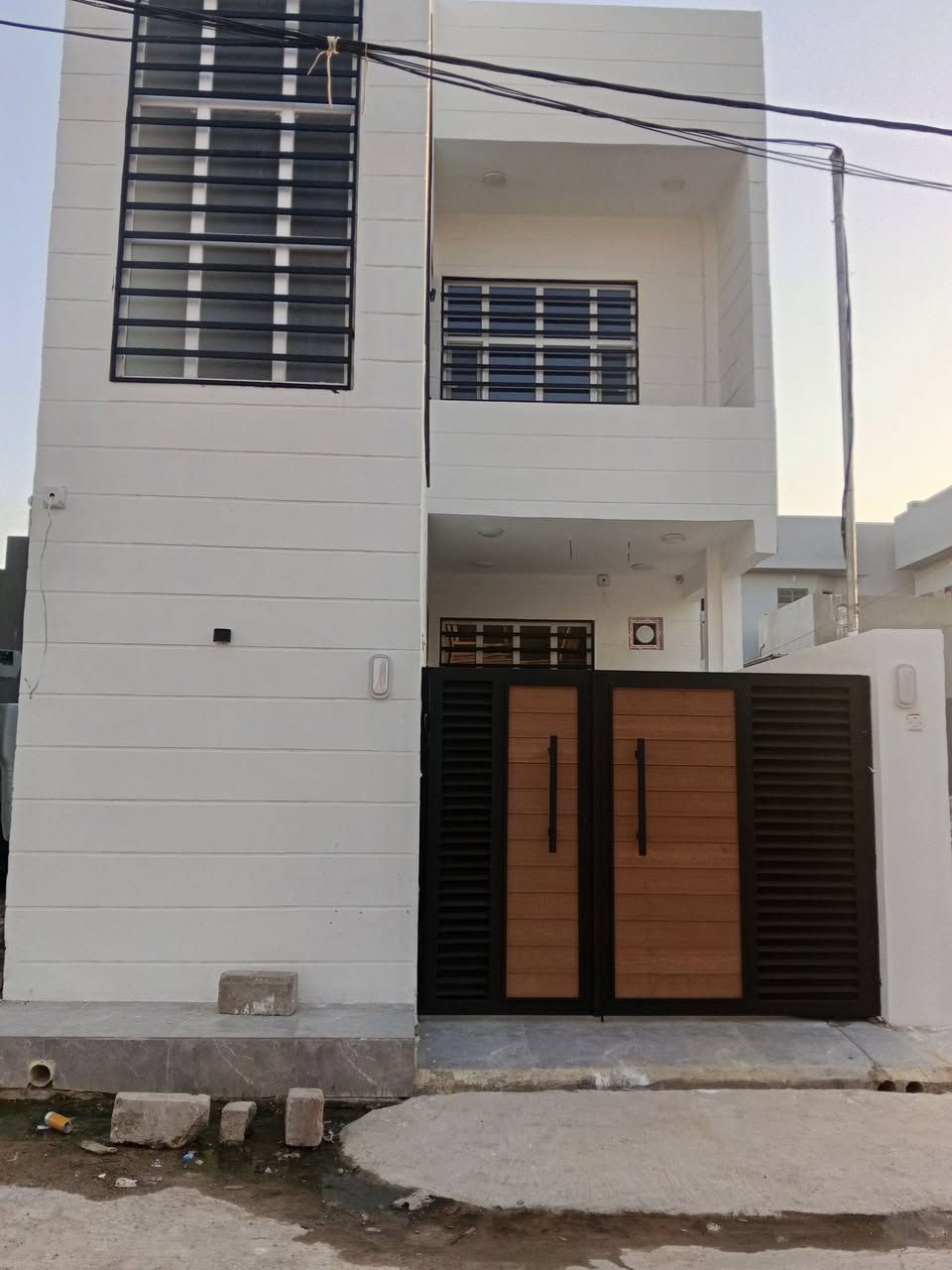 الحمدلله تم تسليم الدار مساحه 110متر حي الفلاح الثانيه من يرغب بل بناء التواصل *********** .......*********** بناء اشراف تنفيد .. كادر هندسي متكامل التزام بل مواعيد دقه بل تنفيذ ....
