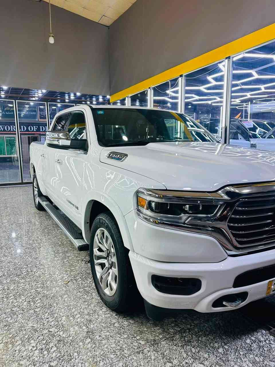 رام 1500 لمتد لونك هورن (وارد امريكي)
موديل 2022
محرك V8 5.7L HIMI
العداد: 129000KM
البدي مكفول من الصبغ ماعدا مقدمه البنيد.

المواصفات :
* دفع رباعيx4. 
* رادار تفاعلي مع مانع تصادم. 
* نقطة عمياء. 
* تحذير الخروج عن المسار.
كامره خلفيه.
* لوحة القیادة دیجیتال.
* شاشة عرض لوحة القيادة على الزجاج الأمامي. 
* لمسات داخليه من الخشب.).
* دوسات جانبية.
* المصابيح الأمامية زنون.
* كشافات الضباب زنون. 
* المصابيح الأمامية والمصابيح الخلفية LED. 
* دخول ذكي (بصمة). 
* تشغيل عن بعد.
* مقاعد من الجلد الفاخر. 
* المقاعد كهربائية مع ميموري.
* المقاعد الأمامية تبريد وتدفئة. 
* المقاعد الخلفية تبريد وتدفئة. 
* شاشة كبيرة.
* نظام ملاحة نفكيشن GPS.
حساسات امامية وخلفية..
* مانع تصادم امامي. 
* مكيف خلفي.
*محدد سرعة.
* ويل كروم قياس 20 انج.
* نظام اطفاء وتشغيل اوتماتيكي.
* مرايا كهربائية جانبية من الكروم قابلة للطي كهربائيا.
* شاحن موبايل لاسلكي (واير ليس).
* الشباك الخلفي كهربائي. 
* باب الصندوق كهربائي.
* امكانية تعديل ارتفاع دواسات البنزين والبريك.
* هاند بريك كهربائي.
* حساسات امامية. 
* حساسات خلفية. 
* مرايا مع خاصية التعتيم الذاتي. 
* مساحات تخزين إضافية تحت المقاعد
گفر للبدي
حادثها فقط مشط ستيرن وتم تبديله وبارد بالجاملغ ومقدمه البنيد بارد وصبغ قليل تكدر تحصل صور الحادث من خلال رقم الشاصي.
السعر 320$ وبيها مجال.

التواصل مراسله علئ الواتساب فقط 
***********
