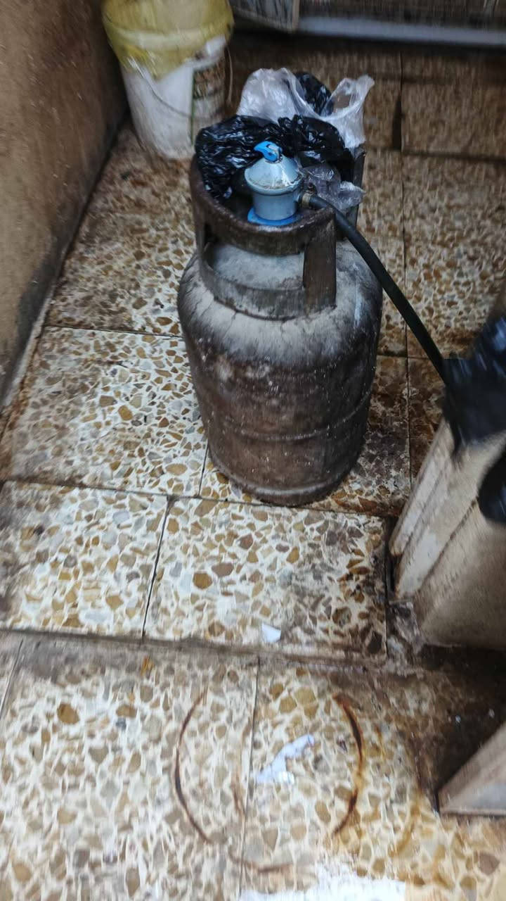 سلام عليكم غراض ابيعهن كلهن شلع مابيع قطعه وحده  الي محتاجهن يخابر ساكن إيجار اربد اتحول قفل ٤٠٠  مبايل‏‪***********‬‏ كربلاء, العراق

نص مكتوب في الصور:
- @tiktok.comuser4866