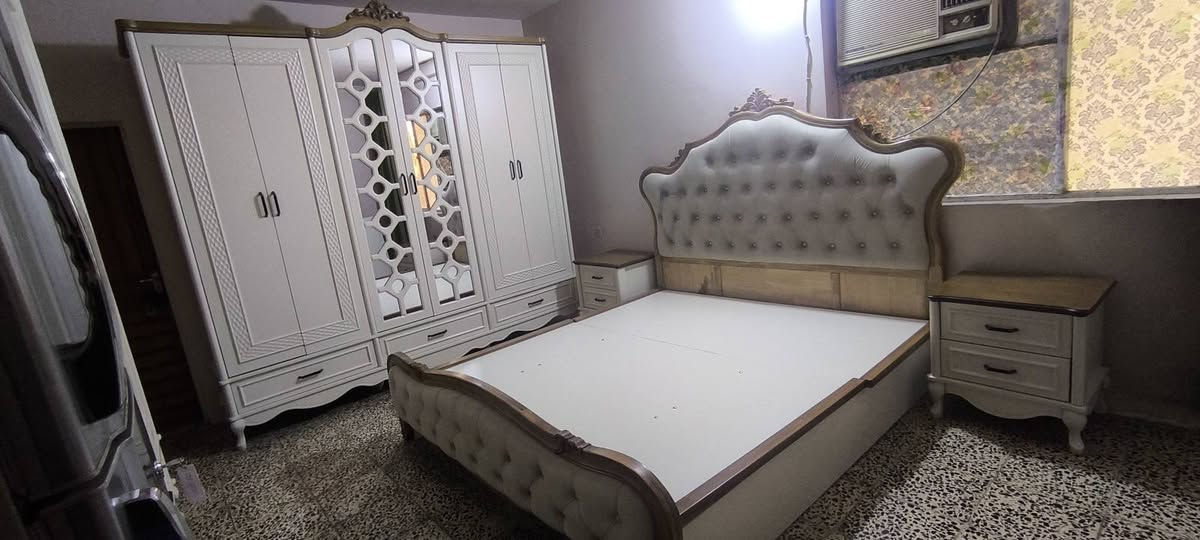السلام عليكم/غرفه نوم للبيع جديده كلش ما مستخدمه مكاني بغداد
السعر ٢مليون 
***********

***********
