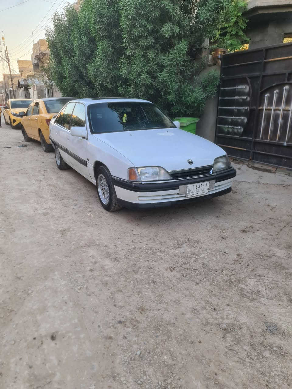 للبيع اوبل اوميكا 1992 رقم بابل تحويل مباشرالسياره كله وضع الشركه  محرك جديد كير عادي حداديه جديده تخم تاير كهربائيات جاهزه شواصي نضيفه  السياره جاهزه وخير من الله ترايك للبصره السعر 25 $ وبيها مجال مكاني بغداد اليوسفيه ***********
