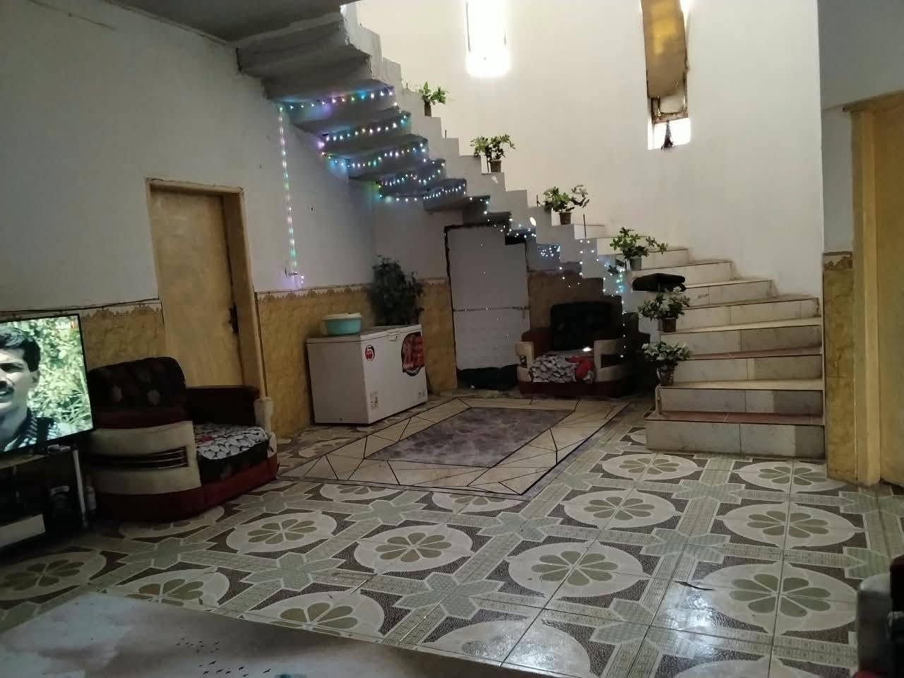 توفر بيت للبيع...
عنوان البيت البصره ابو خصيب ابو جوزي 
يبعد عن التبليط  50متر
وعن الشارع السايدين الداخلي حوالين 800متر
الطابو زراعي عراقي اصولي ميه بلميه
البيت يحتوي عل غررفتين وصاله جبيره وديوانيه ومطبخ وصحيات خارجية وداخليه 
متوفر كافه الخدمات من ضوئي مدارس حكومي واهلي اسواقات 
مساحه البيت 200متر 
السعر 95 وبي مجال 
واثات البيت كذالك للبيع
للستفسار *********** واتساب البصرة, العراق
