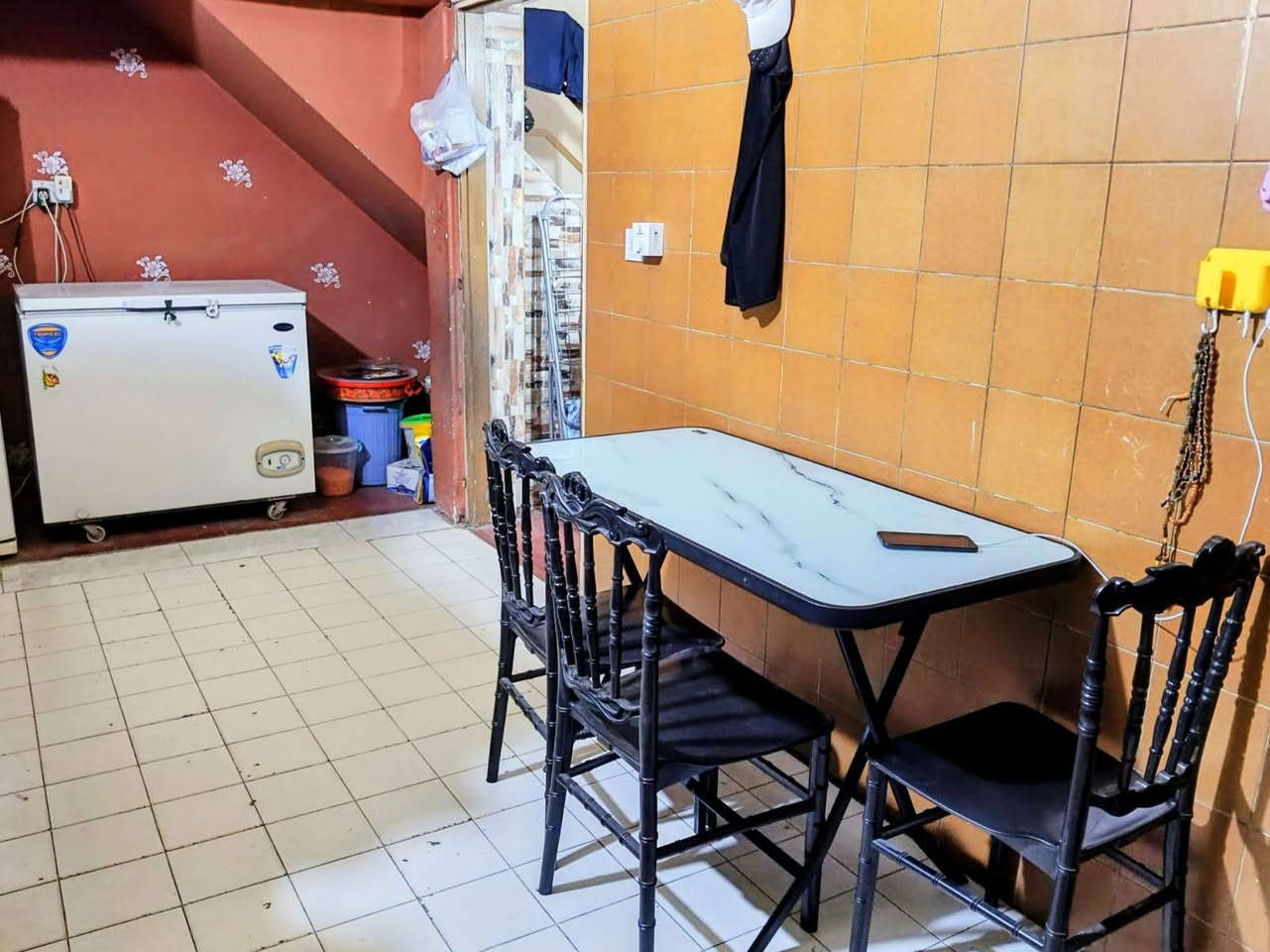 سلام عليكم
بيت ٣٠٠ متر طابو صرف ركن بالسكك
قرب السيطرة
غرفتين وصاله ومطبخين صحيات داخلية وخارجية وساحة ١٠٠ متر
للتواصل *********** بي واتساب
