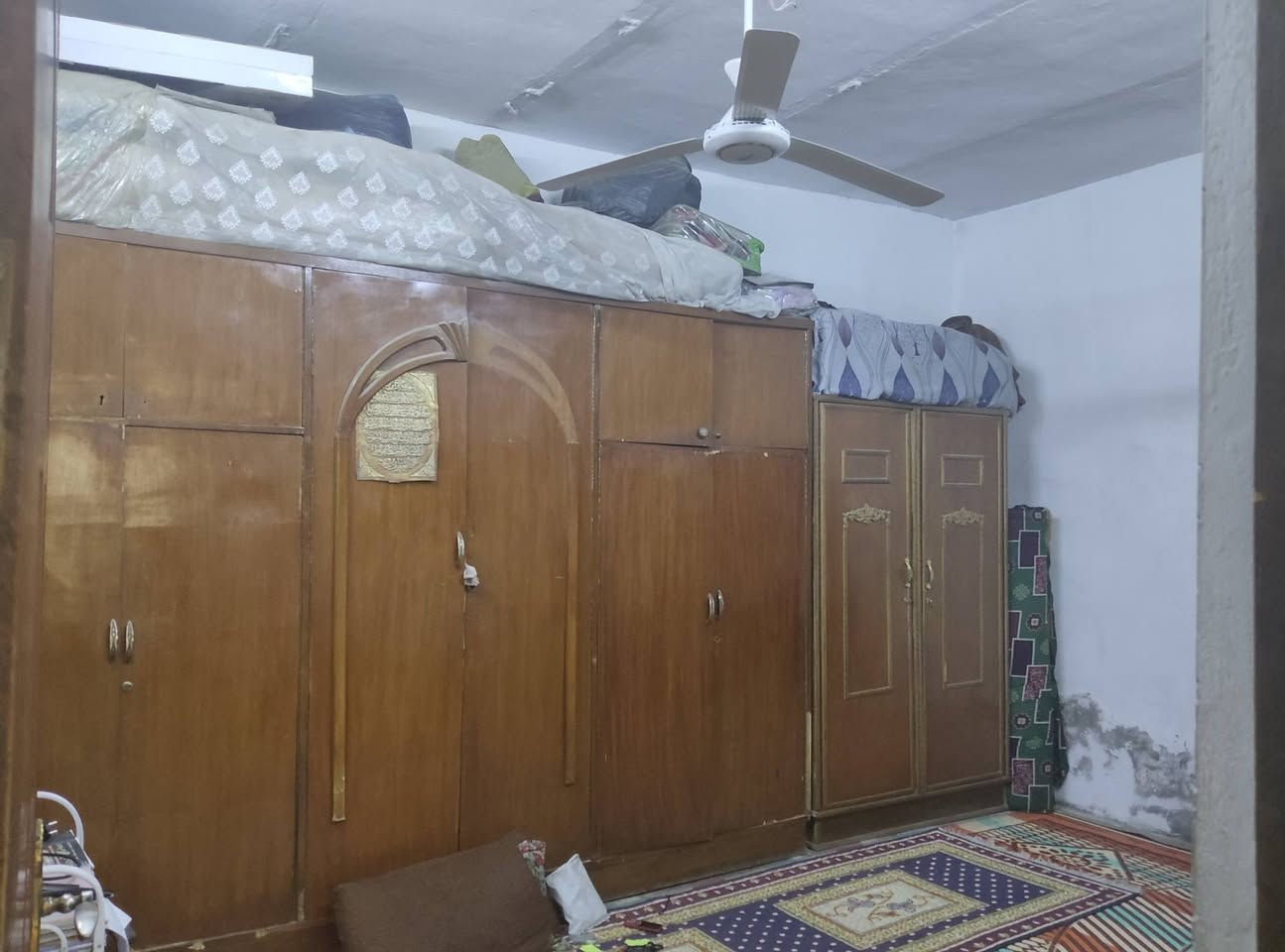السلام عليكم 
بيت واقع حال في منطقة العبيدي  قرب سوق العبيدي  مجاور المدارس  يحتوي استقبال وكلدور وغرفة ومطبخ كبير  وملحقات ومخزن وكراج كبير  
كامل خدمات مي خطين .كهرباء خطين  . مجاري  انترنت . 
سعره 27 بي مجال  
*********** 📞 اتصال فقط 
***********   ✅ واتساب فقط
