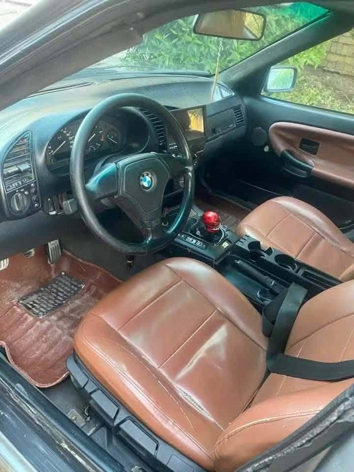 السلام عليكم بيم E36  سياره نضيفه نقصه بس تبريد كير عادي zf وارد يباني مكينه 2700 سته بستم موديل 91 للبيع او المراوس السعر 55 او بيه مجال المكان بغداد الزعفرانيه الرقم ***********
