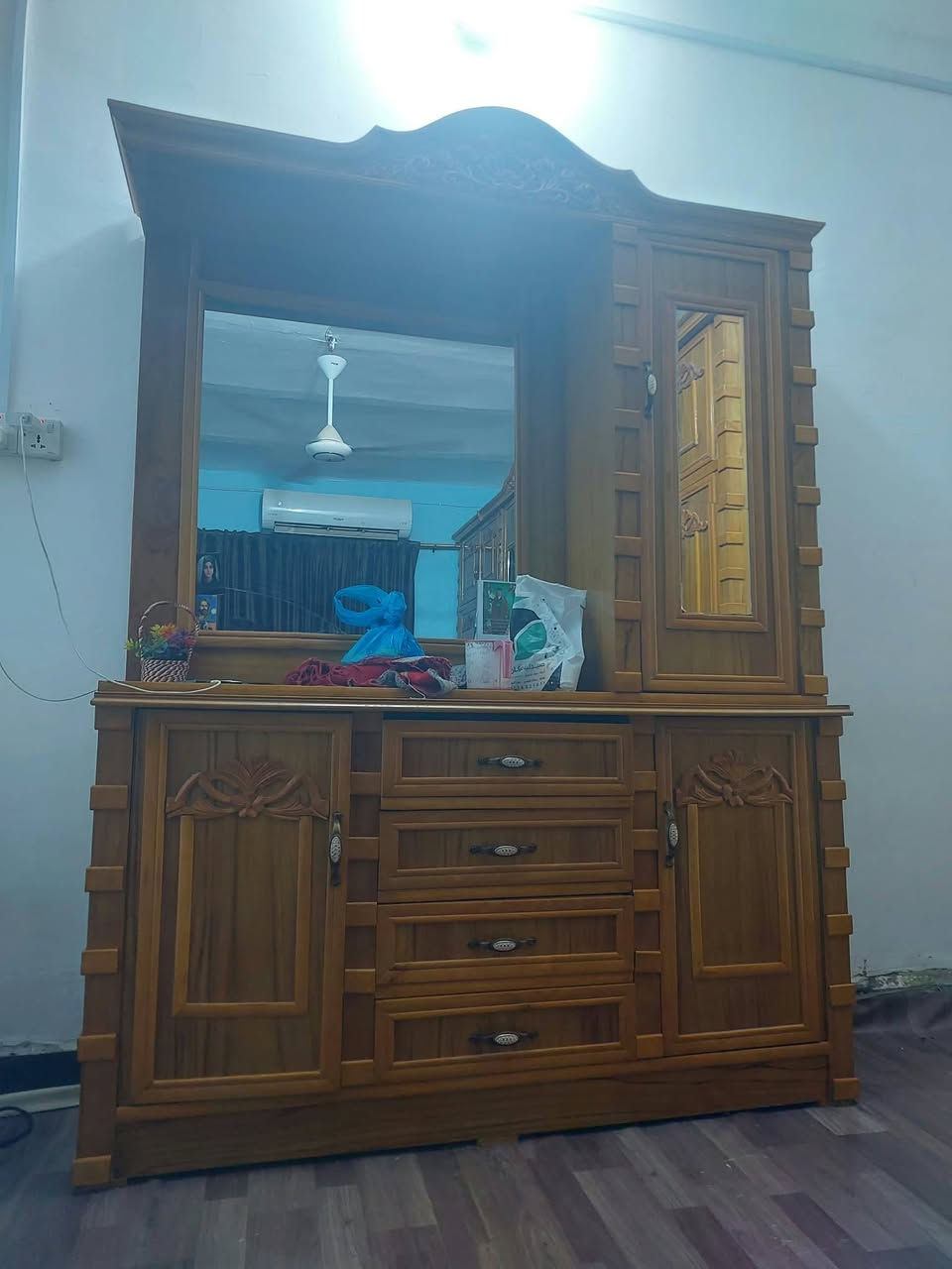 غراض جديده نظافه 100/100 الغرفه تفصال عراقي جديد نقصه بس جربايه-الديوان ملكي جديد 
التواصل ع هذه الرقم فقط ***********
