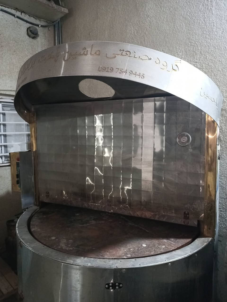 سلام عليكم تنور دوار للبيع جديد شغل أصفهان مع عجانه و فتاحة خبز للاستفسار الاتصال على *********** كربلاء
