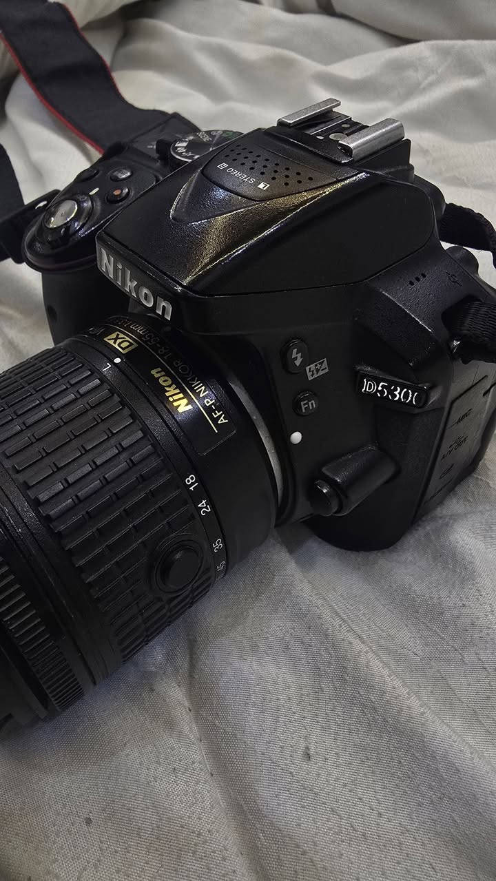 Nikon D5300
نظيفه للبيع 
سعرها 430
الشراي يجي واتس اب ***********
