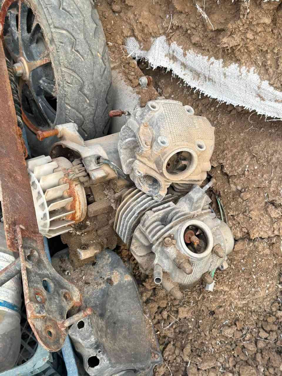السلام عليكم غراض ماكس تفصيخ للبيع كلمن وسعره وابيع شلعه وحده
كزوز ماكس بلادي 25
كزوزات 2 مال ماكس ثيني اف اس سعر الواحد 15
شوده بلاديه 8
سوادات ماكس عدل عدد2 سعر الوحده 15 واذا ثنين ب25
سواد ارضيات عدد2  الواحد ب8 ثنينهن ب15
مكينه عدله مفطوره وياها ويل وكور ثاني تفيد للتفصيخ ابيع كوم حديد كلهن 40
عينه مال دراجات 60 سعره 12
السعر قابل للتفاوض عنواني بصرة ابي الخصيب حمدان 
***********
