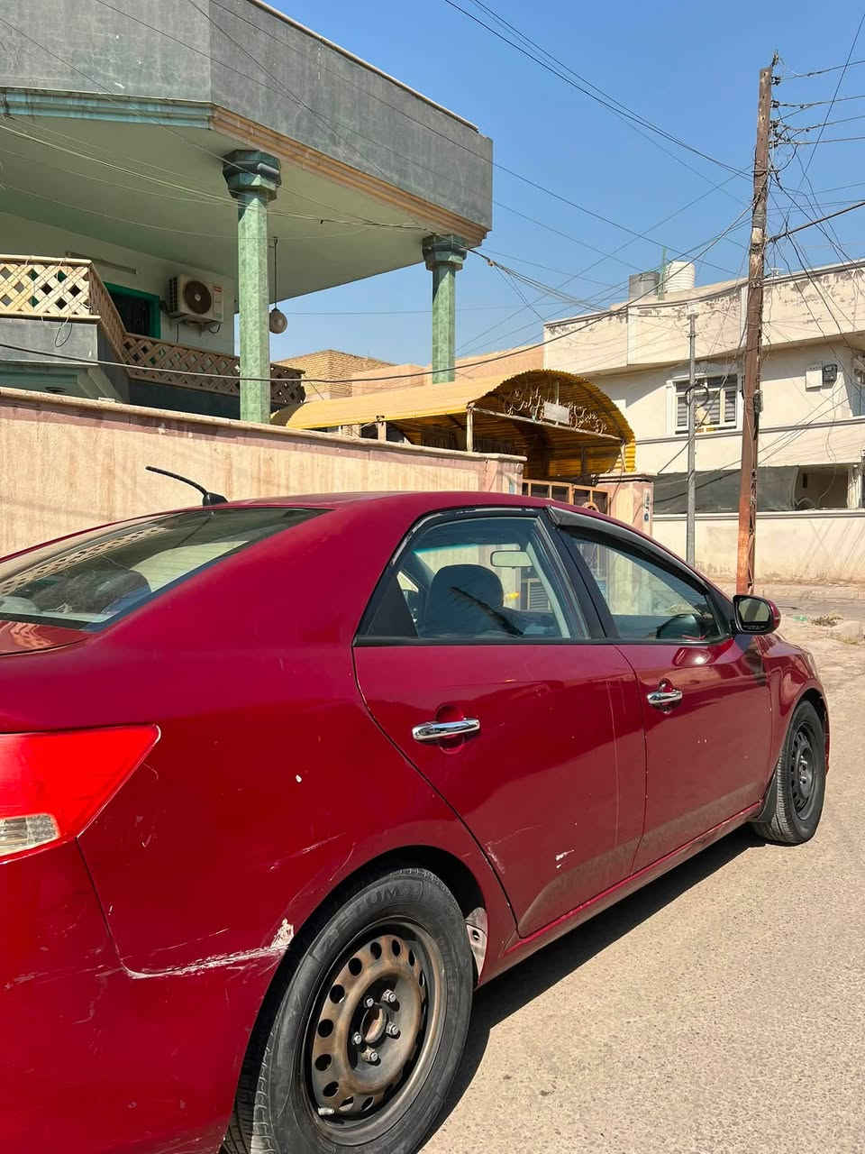 السلام عليكم اخوتي سيراتو للبيع موديل ٢٠١٢ خليجي 
مكينه ١٦٠٠٠
بيه أربع قطع فقط بدون داخل 
موصفات 
شفتات 
تحكم ستيرن 
منظومه غاز اقتصاديه 
 شاشه كبيره 
السعر 87 
المكان الشعب حي البساتين
للاستفسار الرقم ***********
