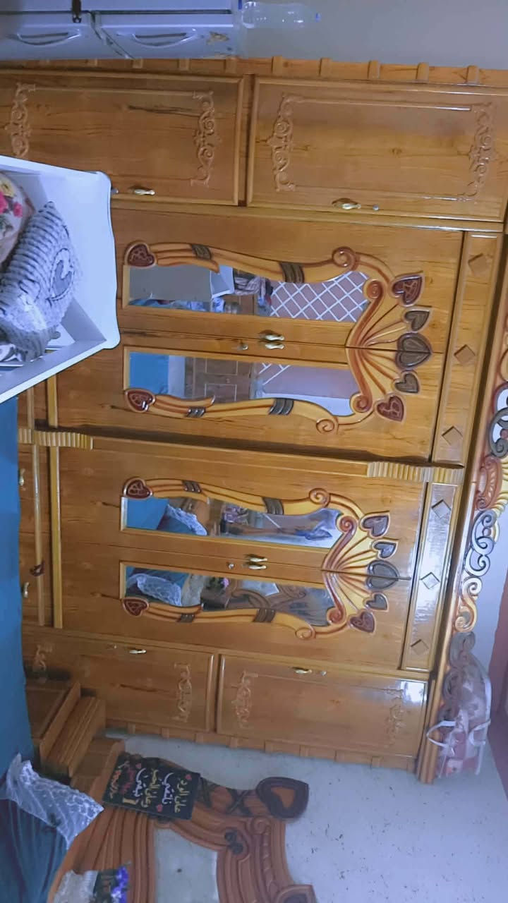 غرفه نوم للبيع جديده السعر 800هذا رقم صاحب الغرفه ***********
