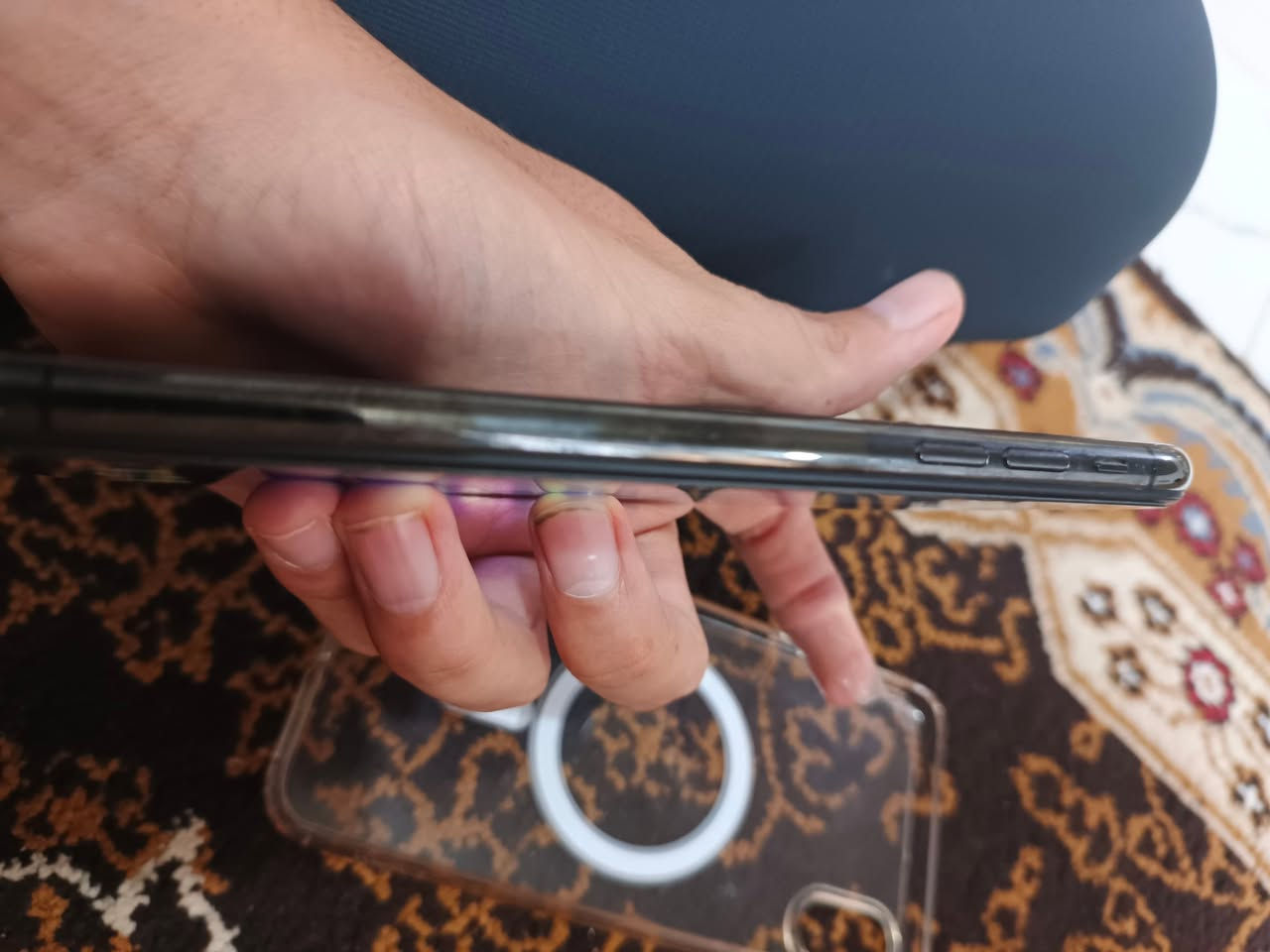 السلام عليكم
ايفون xsmax للبيع 

الجهاز مبدل بطاريه وكله شغال

سعر180جهاز نضيف 

شغال كامل اتصال مايكات فيس ايدي شغال 

سيم كارت تك 
ذاكره 256
للأستفسار اتصل *********** 

مكاني كركوك الحويجه
