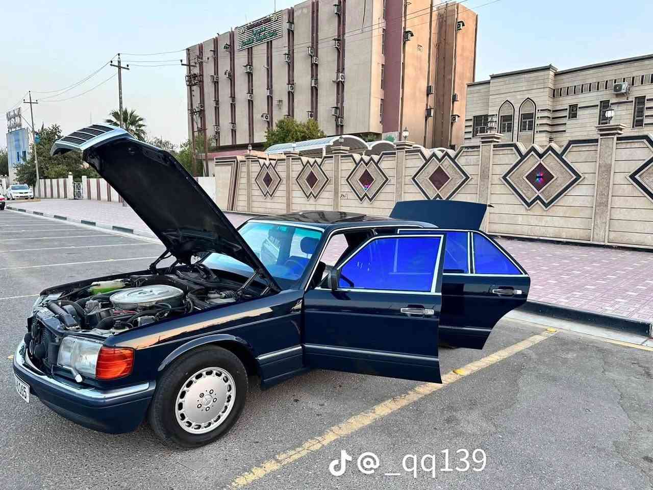 السلام عليكم جامبو للبيع  موديل1991 لون حبري مكفولة كفالة عامة من الضربة او الصبغ وارد يابان ماعدا شبر بالجاملغ الامامي صبغ فقط رقم بغداد تحويل ثاني يوم باسمي سلايت روف شغال باب طويل مكينة وكير كفالة 560 اصل 8 سلندر كشنات الامامية والخلفيات كهرباء اربعة جام كهرباء تدفئة كشنات الامامية والخلفيات السيارة بحالة الوكالة ستيرن كهرباء حدادية جديدة تدفئة تبريد شغالة ثلج تخم تاير جديد دبل مروحة بردة خلفية كهرباء دبل فيت بم***********
