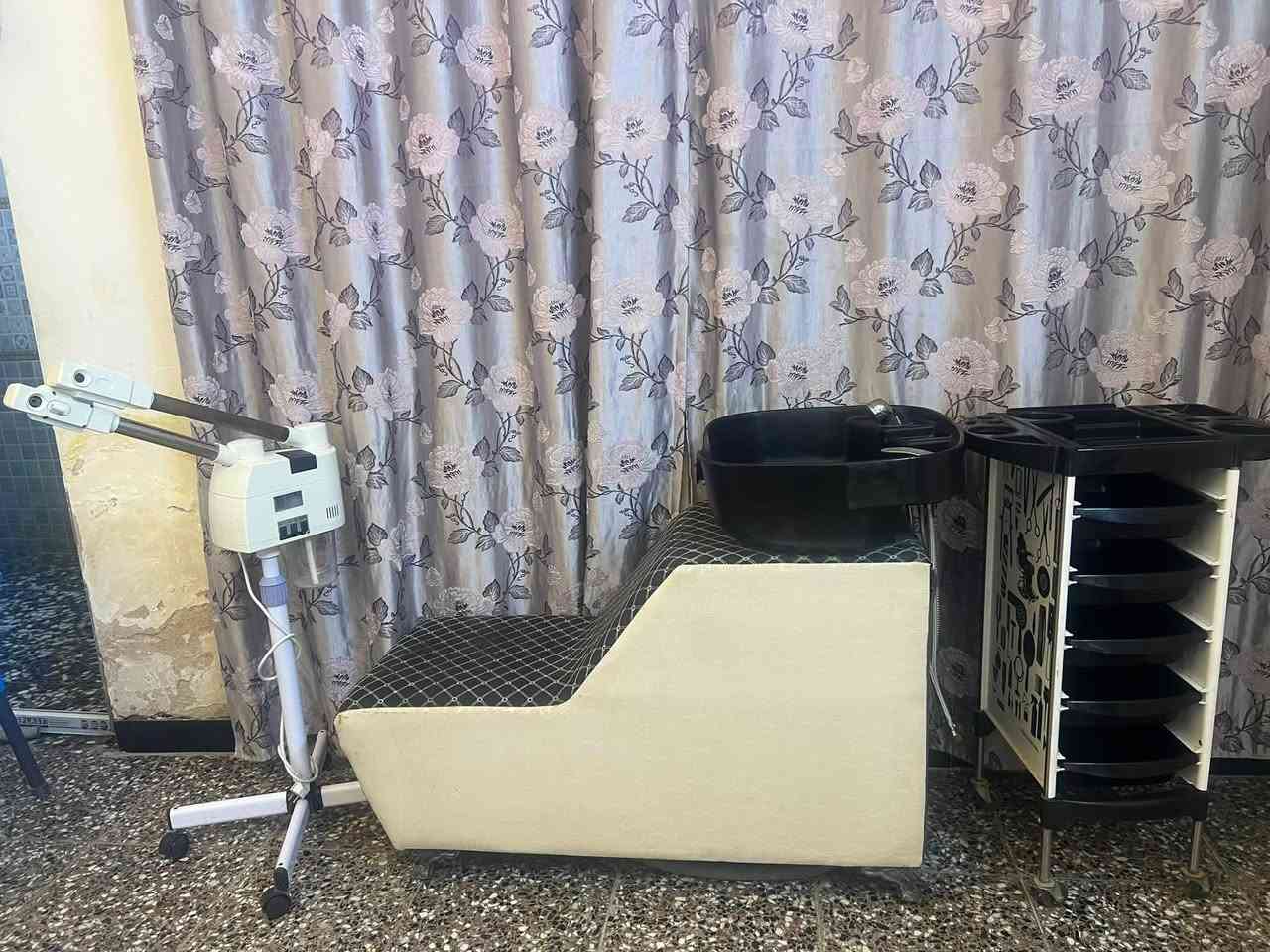 سلام عليكم عندي هذن القطع للبيع مستخدمات شي بسيط عرظهن 150وبيهن مجال للستفسار اتصل عل رقم ***********
