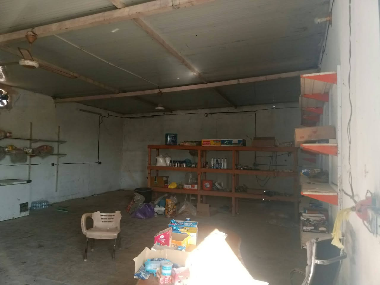 محل للبيع • مساحة كبيرة • مع كامل الغراض