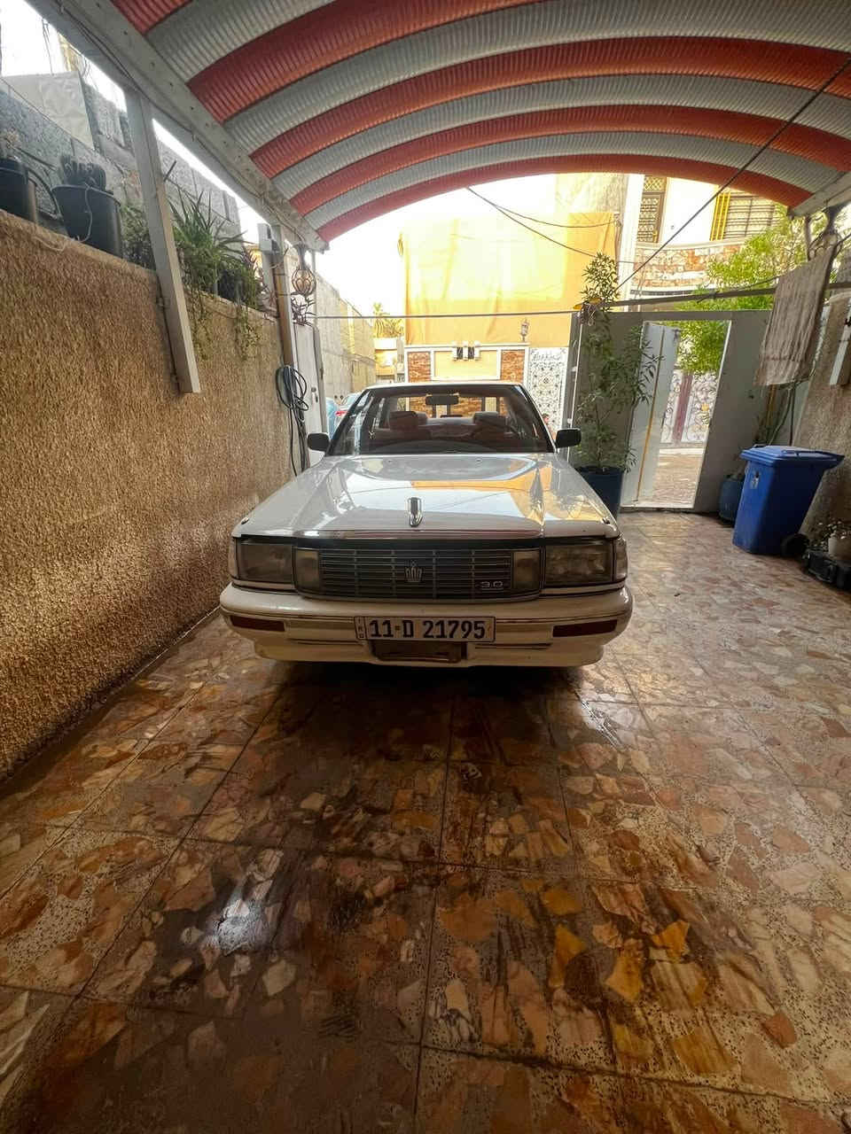 سلام عليكم من رخصه لادمن للبيع سوبر هارتوب 90  ابيض اللون ايسر اصلي تخم تاير بطاريه جديد السياره بسمي تحويل ثاني يوم ثلاجه داخليه سلايد روف المقاعد الخلفيه مساج تبريد شغال خير من الله سياره حلوه مكفوله  لاتصال ***********العنوان بغداد الفحامه
