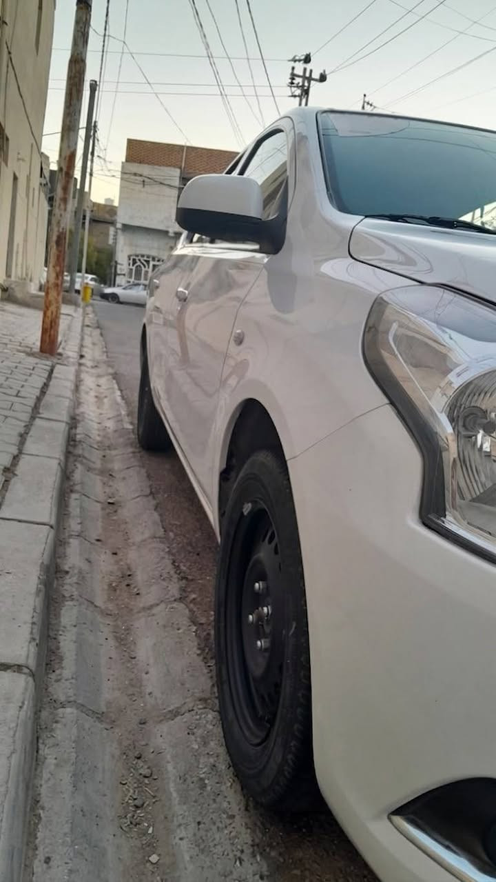 نيسان صني هندي ام البليته الزركه 
موديل 24 ماشيه 67 
رقم نجف بسمي 
مكفوله السيارة 
شاشه+كامره
تحكم 
دبل كيج
يدات نيكل 
ويل 15
سبير منازل
اريل انفكس
مدوشمه
سبايدر
السيارة ضمان شركة السور
سعرها 125 وبيها مجال 
عنواني النجف 
***********
