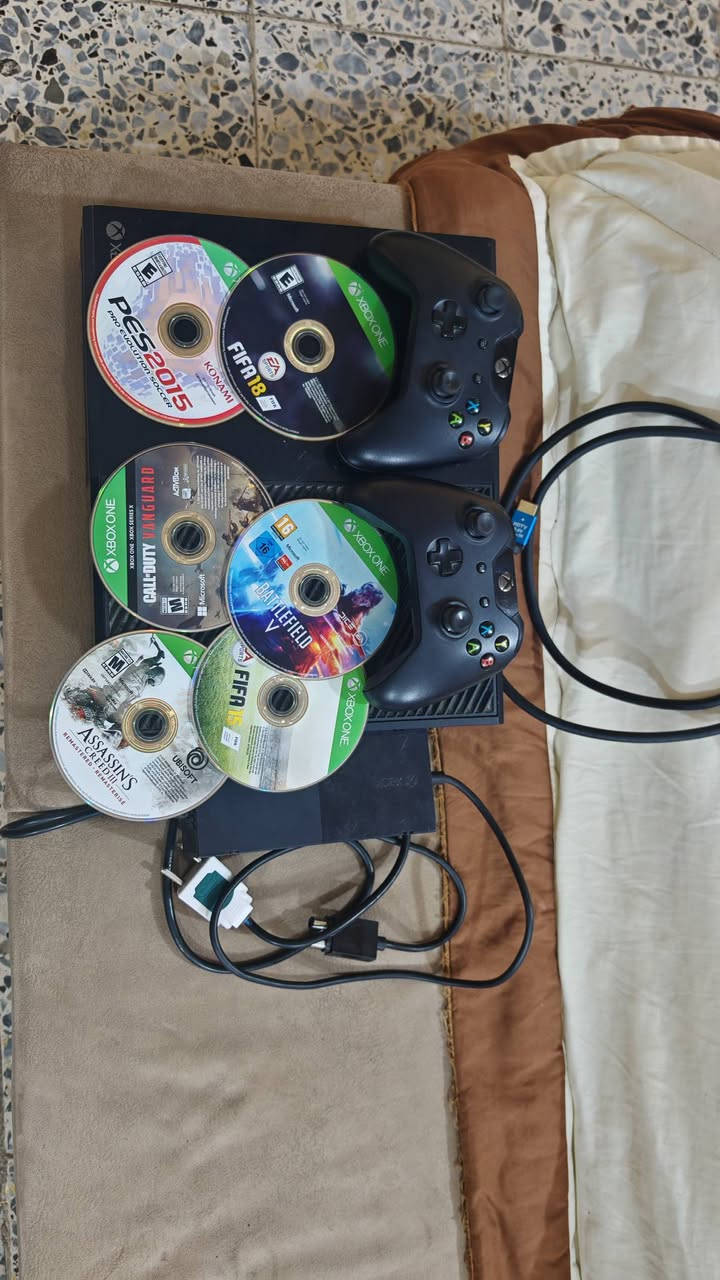 السلام عليكم
Xbox one Fat
ذاكرة ٥٠٠
مع الأقراص وكافة ملحقات موجودة بصور
السعر ١٣٥ بغداد البلديات
الرقم ***********
