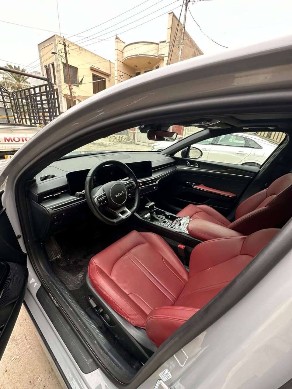 كيا k5
Gt_line 2025
حادث جاملغ سايق بارد وتكحيل 
بدون ارباك بدون دواخل ليبل واحد 
بيها ررصعات بارد ممشاها ٤٢ كم 
***********

