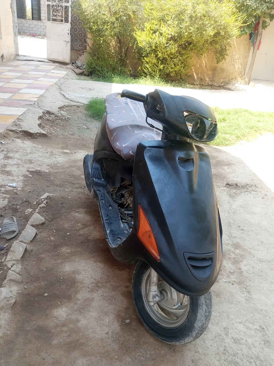 سلام عليكم دراجه فراشه للبيع مكينه مفتوحه شغاله سلف بس الباتري كاعد كهربابات كلهه شغاله بس عوزه لايتات لسعر 170وبيهه مجال مكاني حله مقابيل جامعت بابل الستفسار ‏‪***********‬‏
