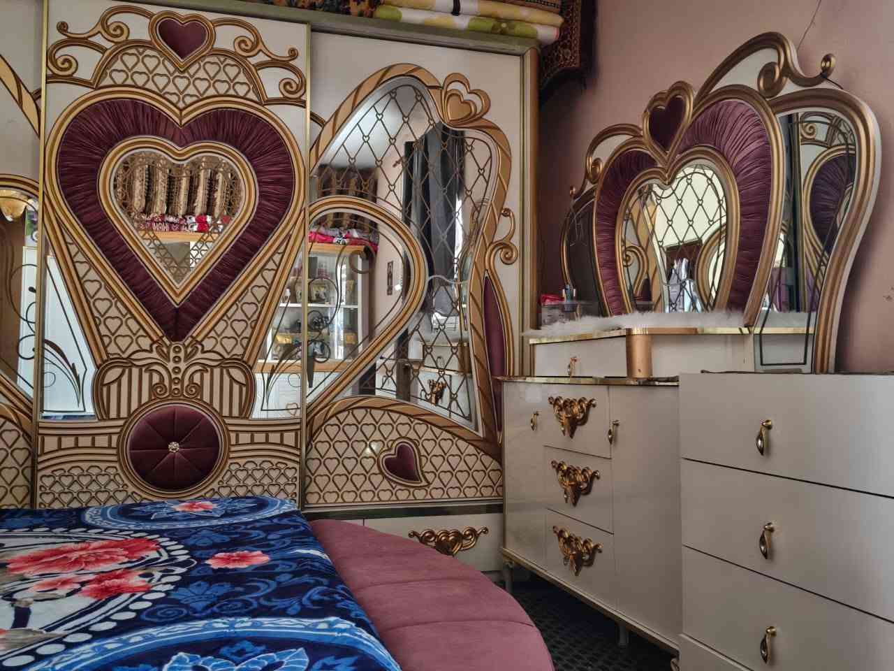 سلام عليكم  غرفة نوم ايطالي  للبيع 
استعمال جدا نضيف خاليه من اي اضرار او عيوب 
10 قطع 
كلشي بحاله ممتازه شخط ما بيها 
مكانها الوركاء 
للتواصل واتساب على الرقم ***********
السعر 600
