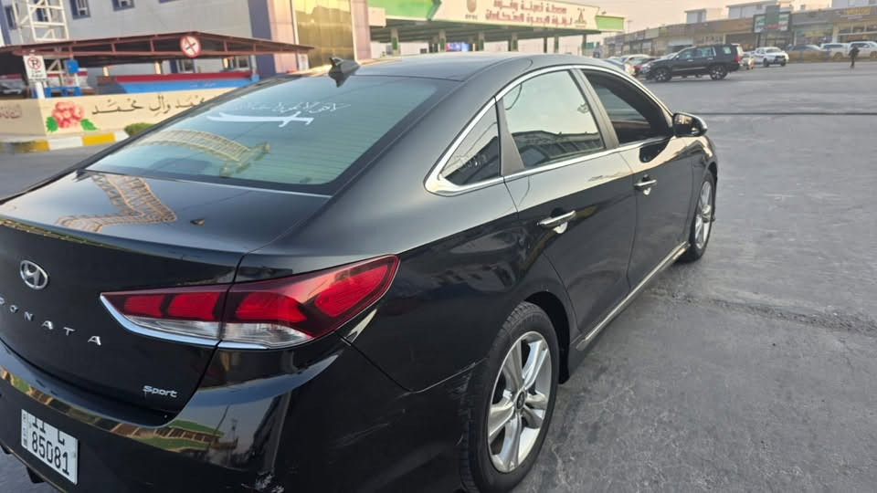 سيارة سوناتا 2019 للبيع فول مواصفات للأخير وارد امريكي محرك 2400 Gdi
السيارة بيها جاملغ وبنيد فقط صبغ والجاملغ الخلفي بارد يم قبق البانزين على كد شبرين مو اكثر والباقي شوف العين تجي تفحصها وتشوفها بعينك
الگير والمحرك والحدادية كلهن كفالة مابيهن ولا نقص والتبريد ماشاءالله مابي شي 
رقم السيارة بغداد الانكليزي شرط التحويل
السعر 132وبيها مجال
رقم الهاتف *********** البصرة الجزائر
