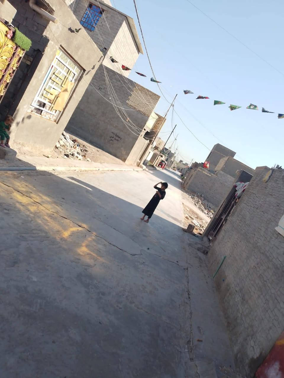سلام عليكم 

قطعه ارض للبيع ١٠٠متر واجه ٧ونص نزال ١٥ السعر ١٦مليون 

حي طارق الشيشان شارع المدارس بشارع بيت صلال قرب بستان السيد 

الاستفسار ***********
