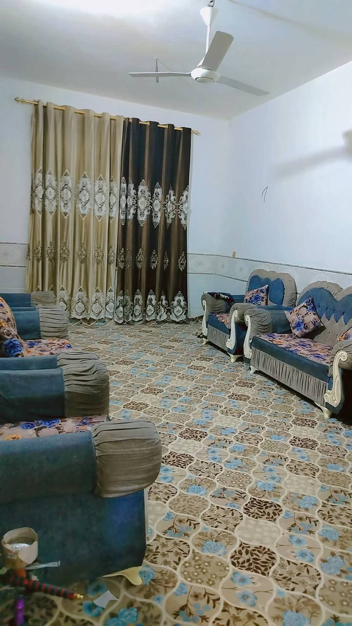 السلام عليكم بيت  للبيع  100متر كربلا حي الامل  2 يبعد عن الامام 5دقايق بلسياره 3كيو عن الامام  البيت  يضل بي كاونتر وقنفات وسخان والتانكي والماطور  منضومة كامرات مع بلازمه حجم 32 كلهن يضلن بلبيت منطقه جدا راقيه خدمات كامله للاستقسار ***********
