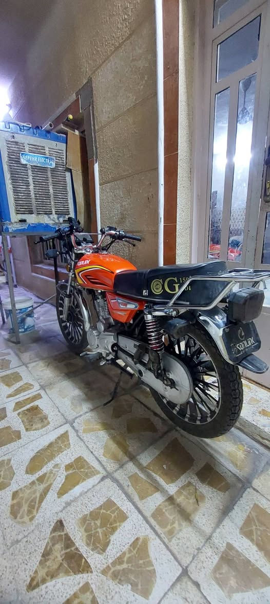 سلام عليكم دراجة سيفان محرك رصاصي 150 cc دراجة كاملة ما ناقصة شي الشاشة مثل ما موضح بالصور دراجة نضيفة مال جناي ومحرك ناعم ناقصة فقط سايق السعر 800 وبيهة مجال حك جية مكاني تكريت حي الجمعية *********** اقرة المنشور قبل لا تتصل .
