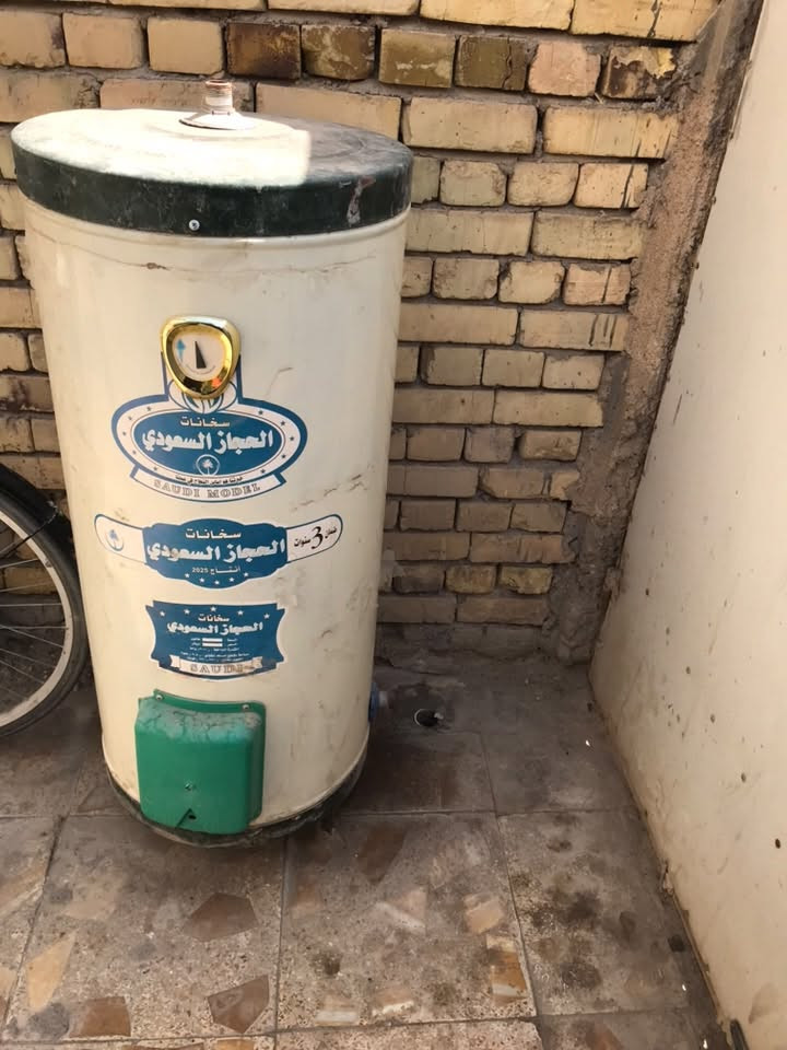 للبيع سخان نقص شمعه هيتر وثلاجة نقص ماطور وفريزات والباب مخلوع مكاني بصره زبير ***********
