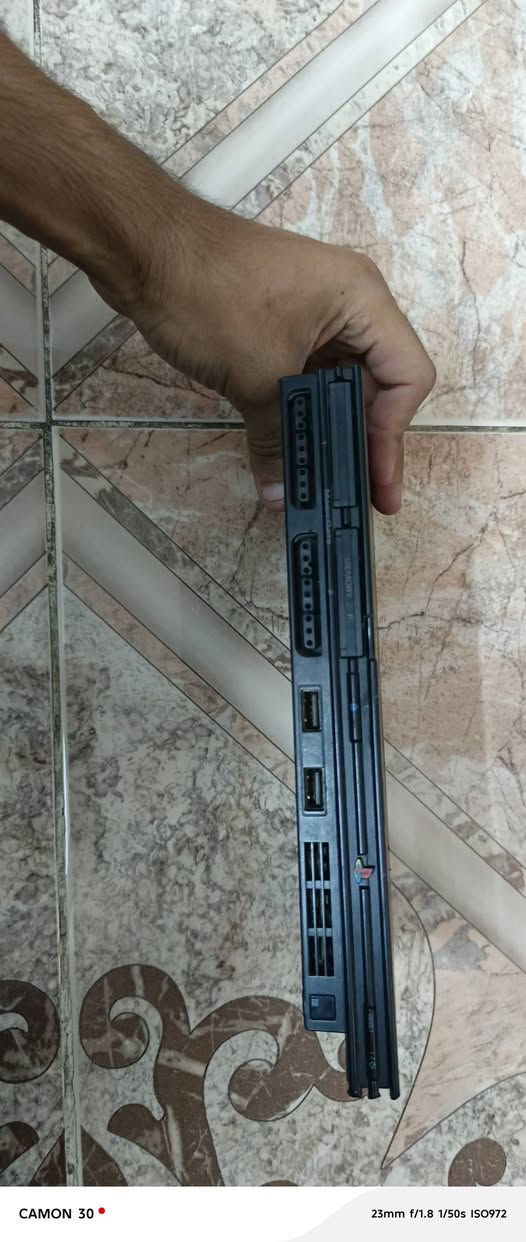 بلي 2 شغال مع ملحقات يدات باتري 2وكيبل 3 مع شاحن وكيبل ثلاثي ورام 8كيكا سعره مع التوصيل 65 التواصل ***********
