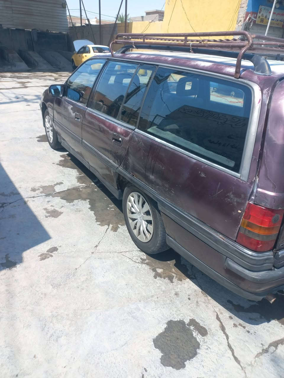 اوبل ستيشن موديل 1993  رقم انبار نكليزي  تحويل مباشر كير عادي محرك 2000 سياره بلاديه سعر 27 وبيهامجال  ***********
