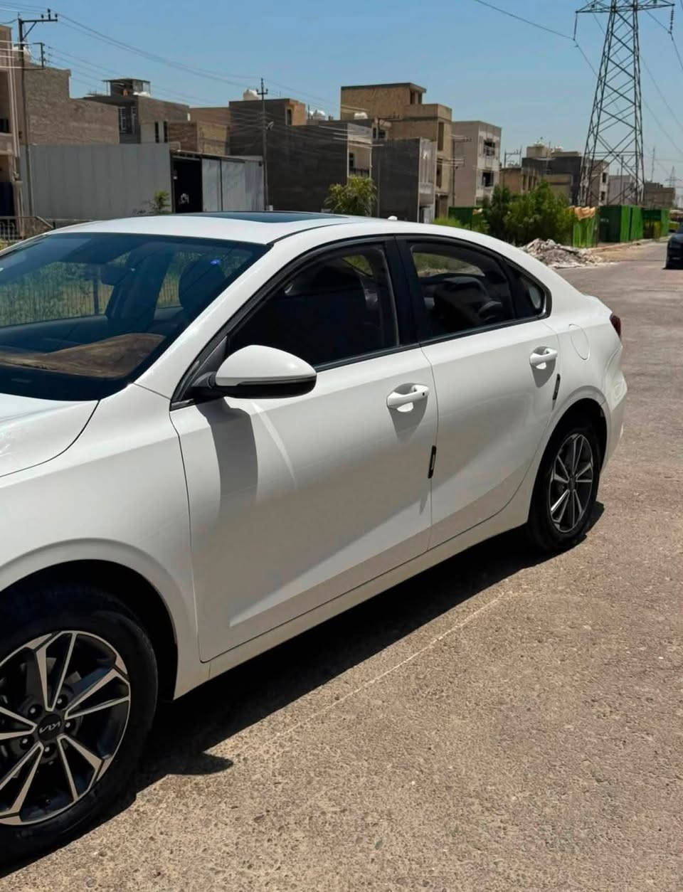 السلام عليكم  كي ثري مديل 24فول داخل لونين مميز رقم بغداد الجديد باسمي  ماشيه 24الف حقيقي كفالة عامه ماعدي بارد قليل بالجاملغ الايمن سبير ما نازل 🔹 محرك 1500cc دبل نوزل🔹 فتحة سقف🔹 بصمة تشغيل ودخول ذكي🔹 هاند بريك كهربائي🔹 كاميرا خلفية + شاشة عرض🔹 حساسات أمامية وخلفية🔹 مقاعد جلد فاخرة🔹 أضواء LED أمامية وخلفية🔹 مرايا كهربائية بإشارات LED وميزة الشفط🔹 وضعيات قيادة (اقتصادي – ذكي – رياضي)اتصال على الرقم *********** بغداد البلديات السعر 135 وبيهه مجال
